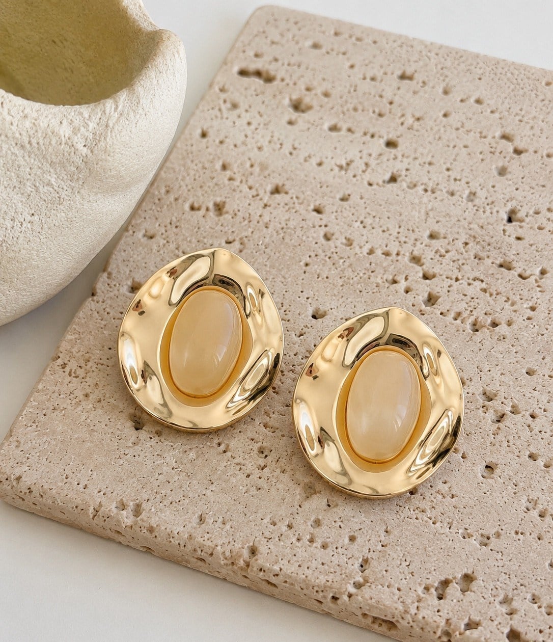 Luna Sedef Detaylı Gold Küpe