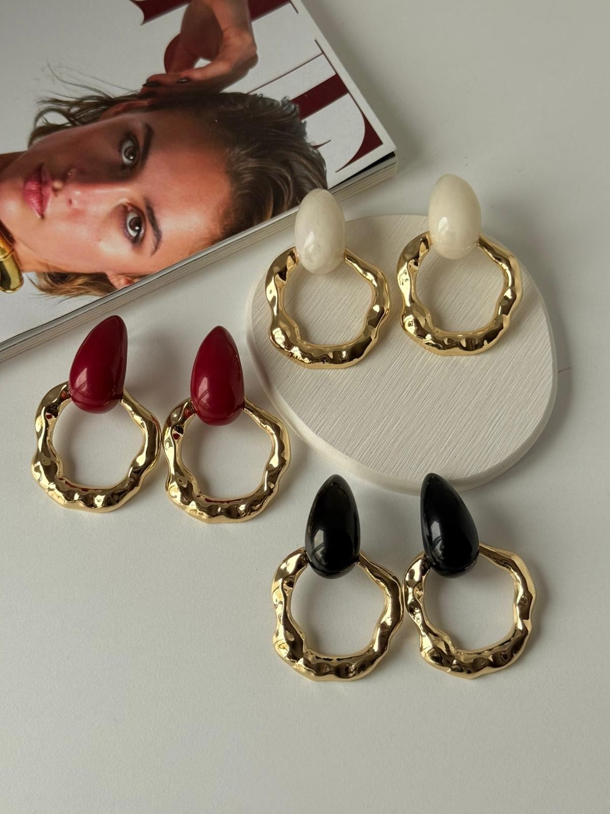 Mila Oval Taşlı Gold Halka Küpe