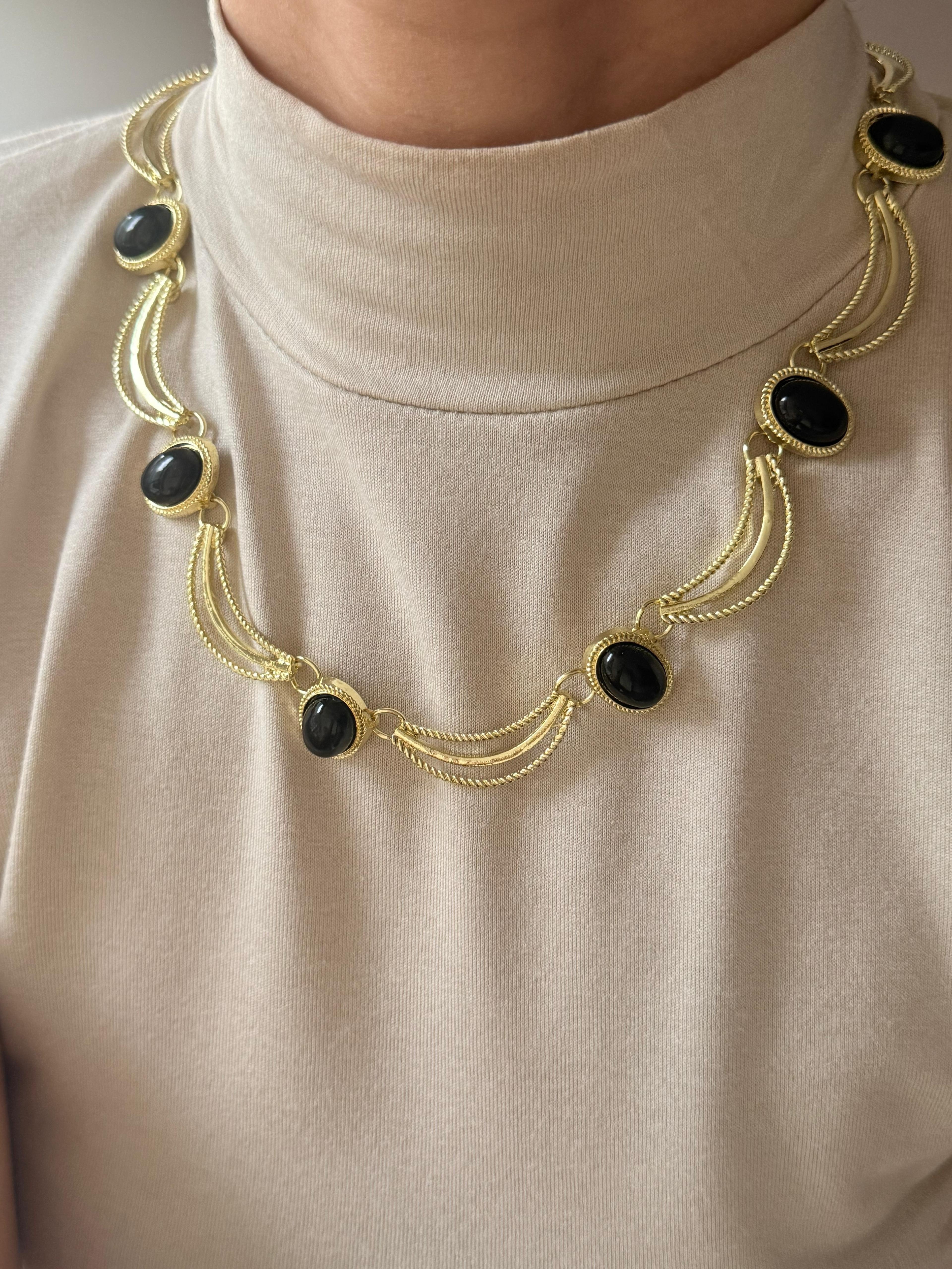 Noir Luna Siyah Taş Detaylı Vintage Gold Kadın Kolye