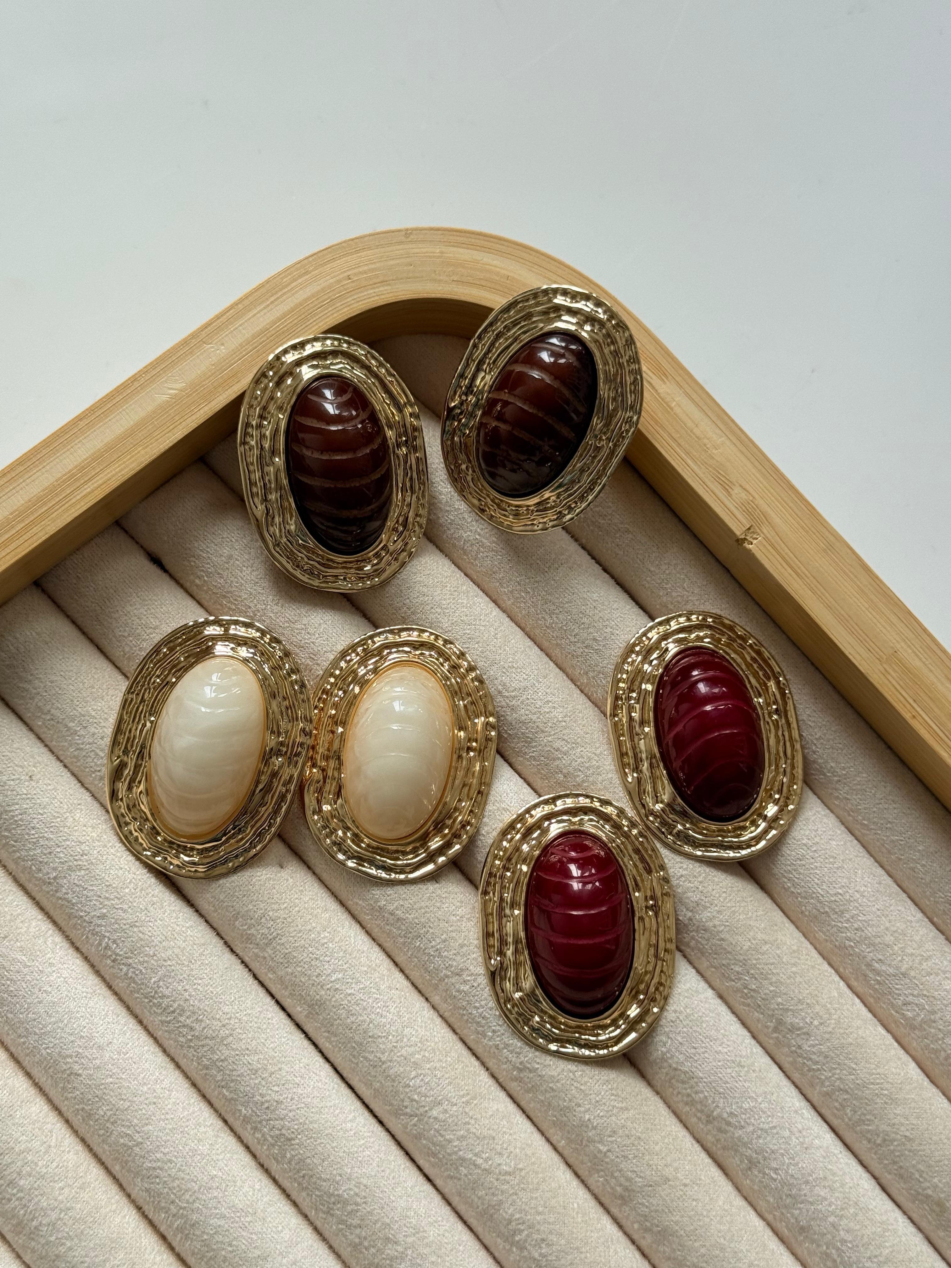 Oval taş kadın küpe 