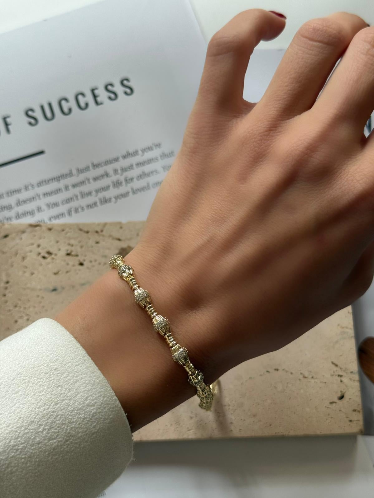 Silindir taş detaylı kadın bileklik 