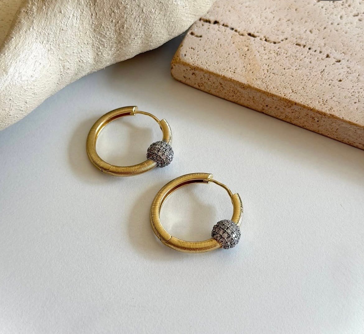Zirkon Taş Detaylı Gold Halka Küpe