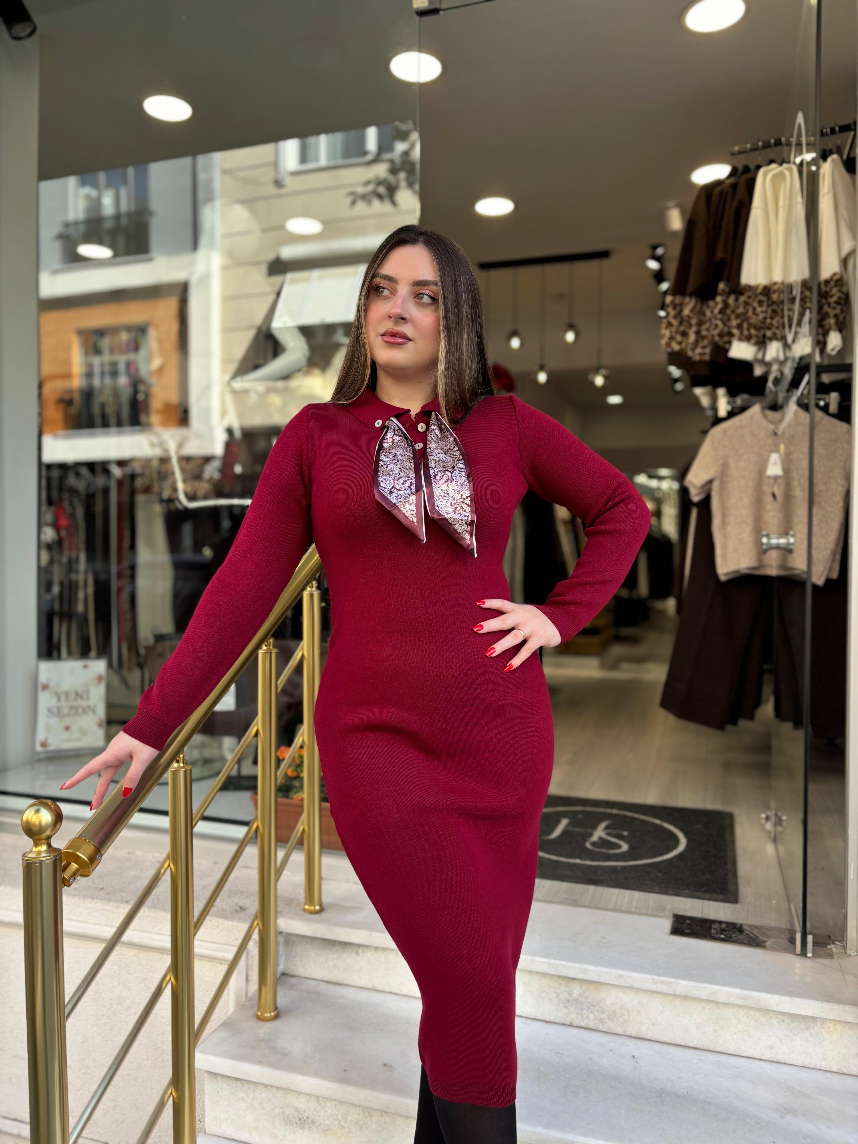 Uzun fularlı triko elbise 