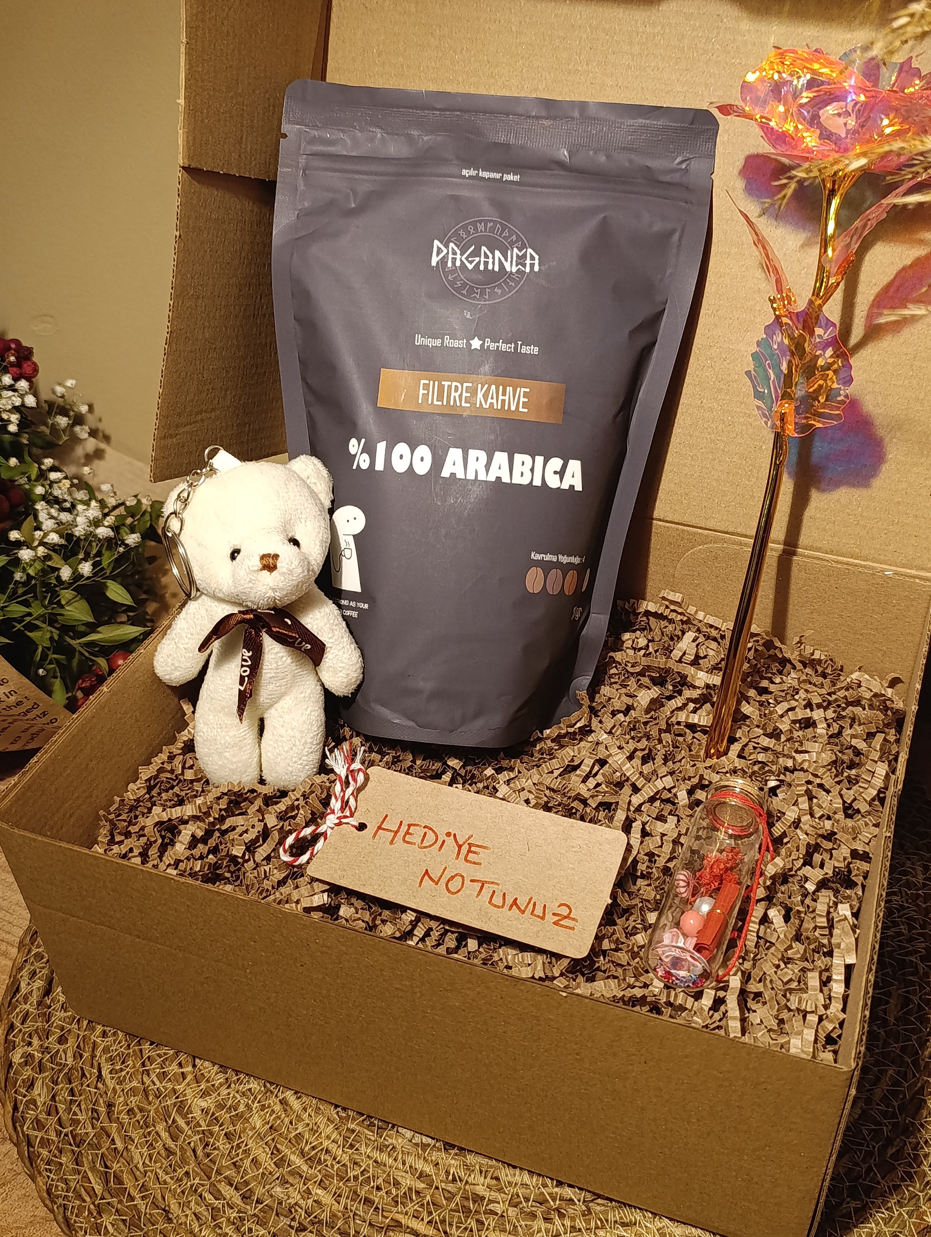 Kutulu Hediye Seti Beyaz Ayıcık Anahtarlık - Filtre Kahve 250 gr. - Dilek Şişesi - Sonsuzluk Gülü