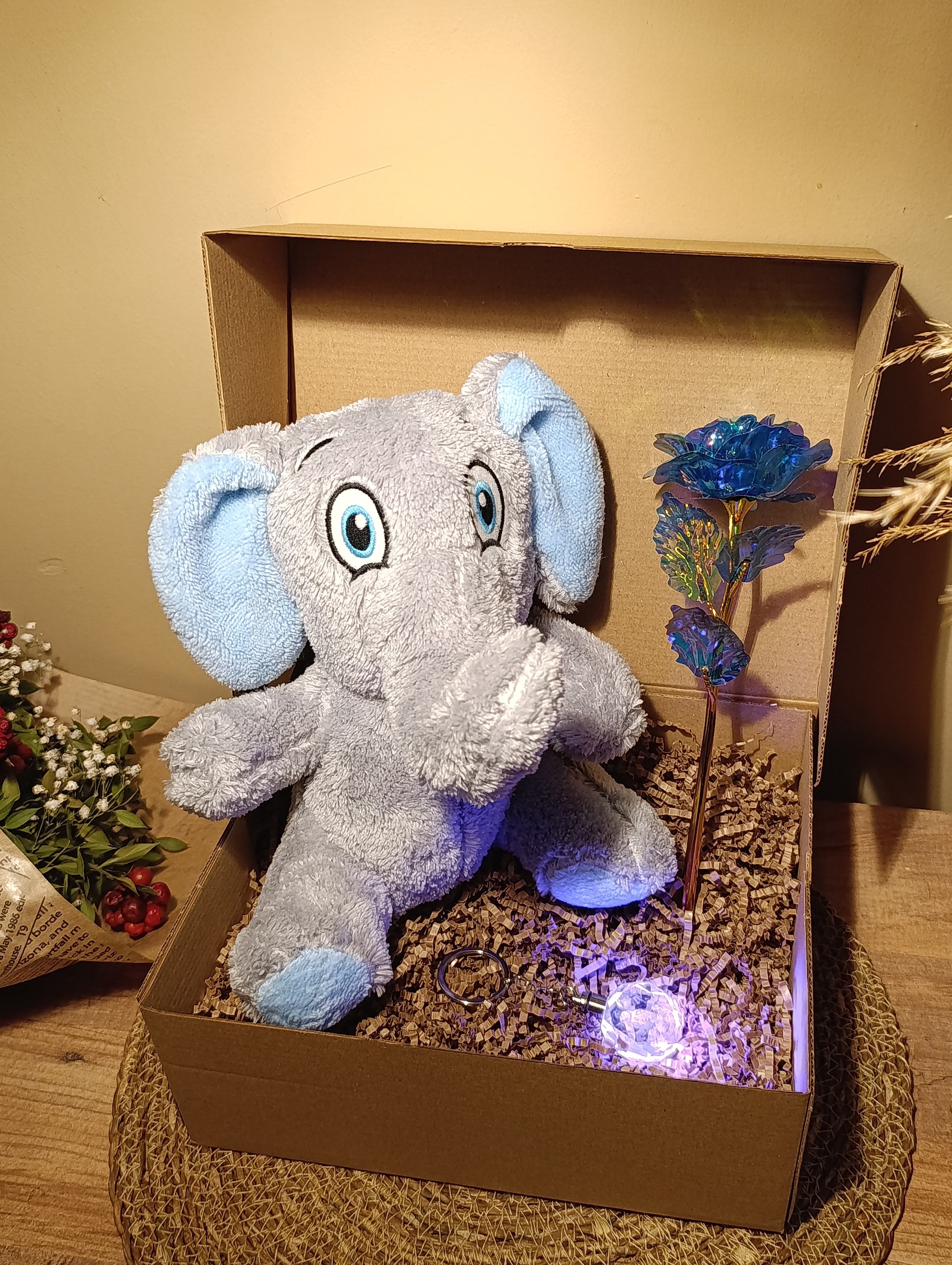 Kutulu Hediye Seti / Peluş Fil 24cm - Renk Değiştiren Işıklı Anahtarlık - Sonsuzluk Gülü 