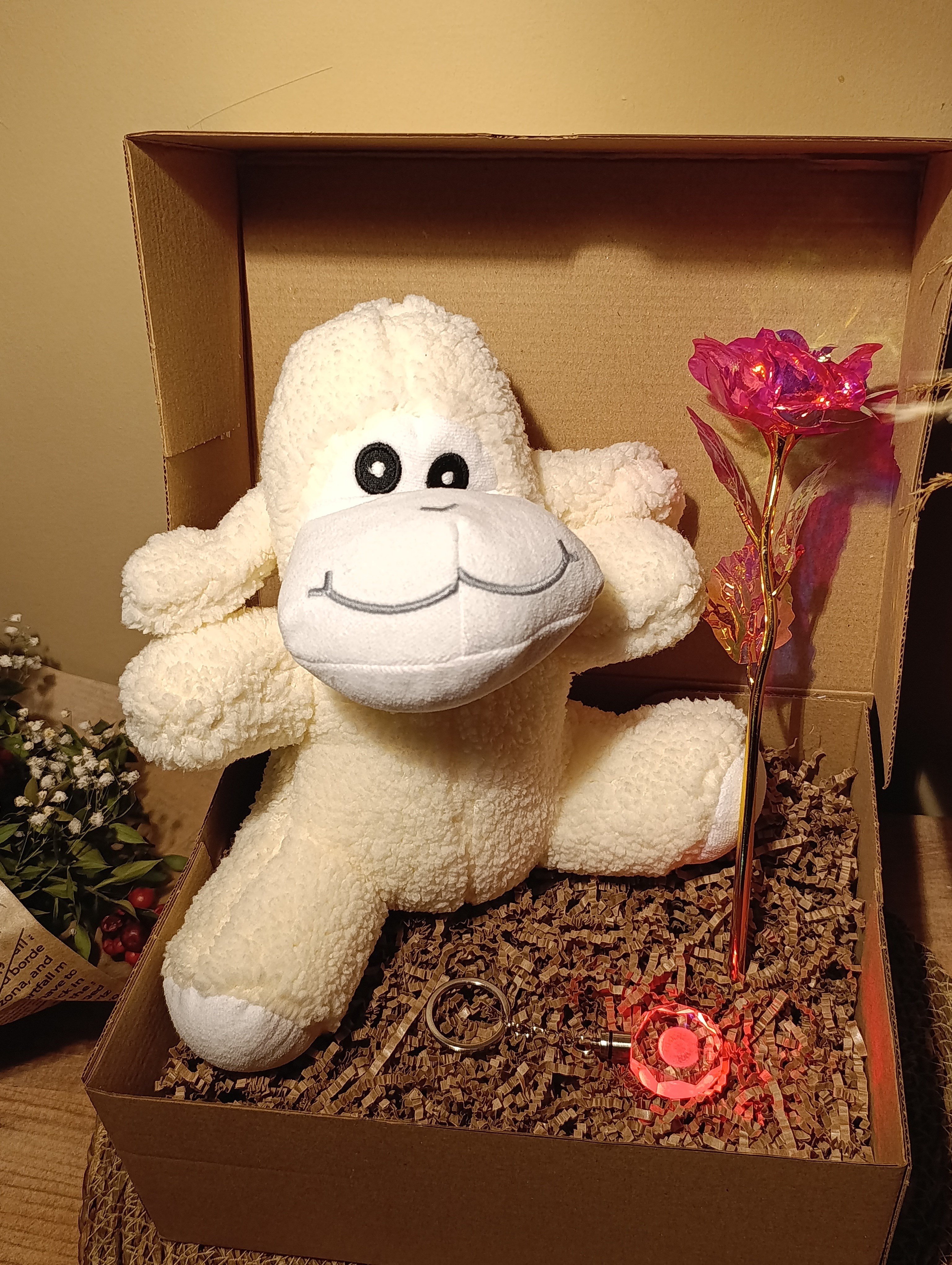 Kutulu Hediye Seti / Peluş Kuzu 24cm - Renk Değiştiren Işıklı Anahtarlık - Sonsuzluk Gülü 
