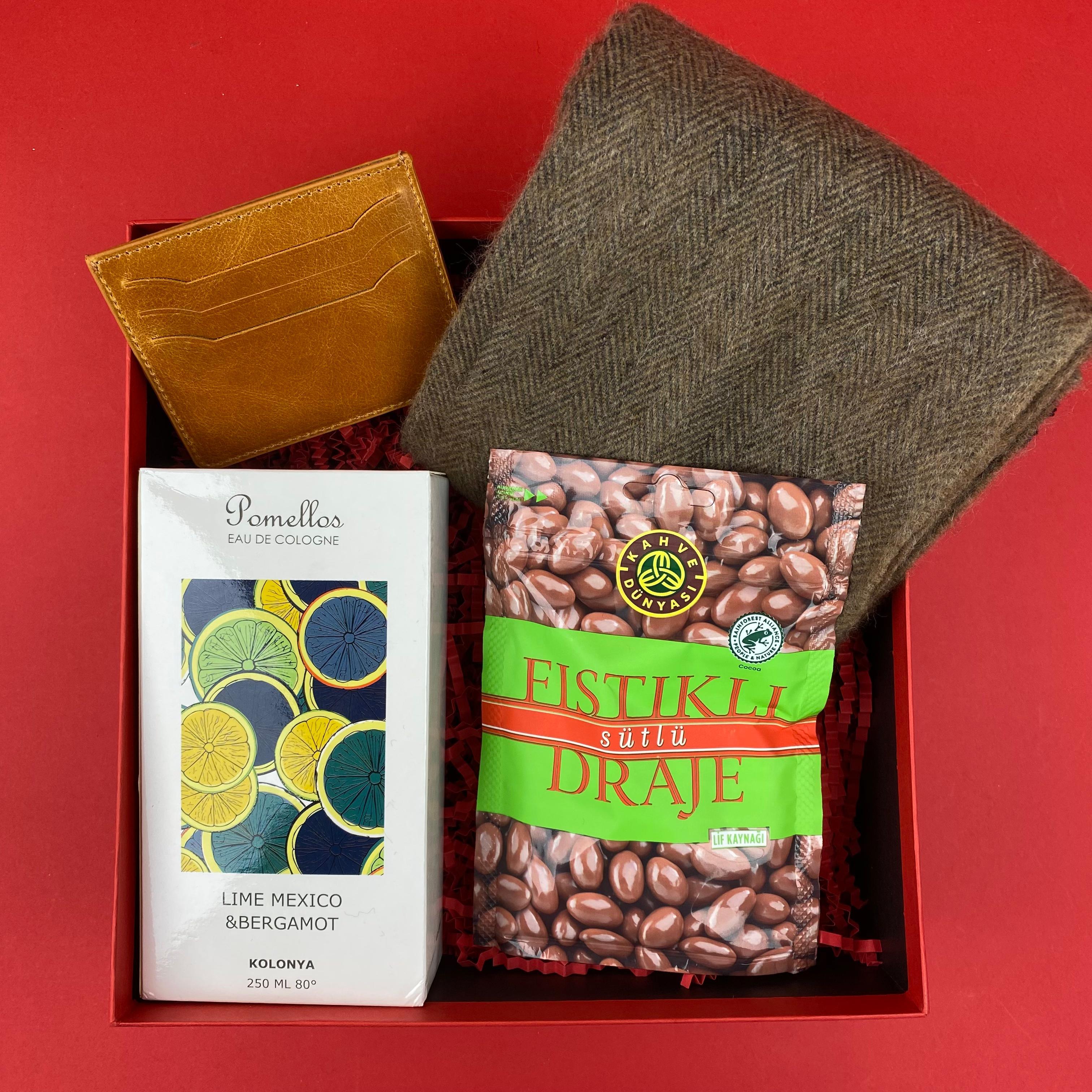 Arsen Erkek Atkılı Kartlık  Yılbaşı Hediye Kutusu