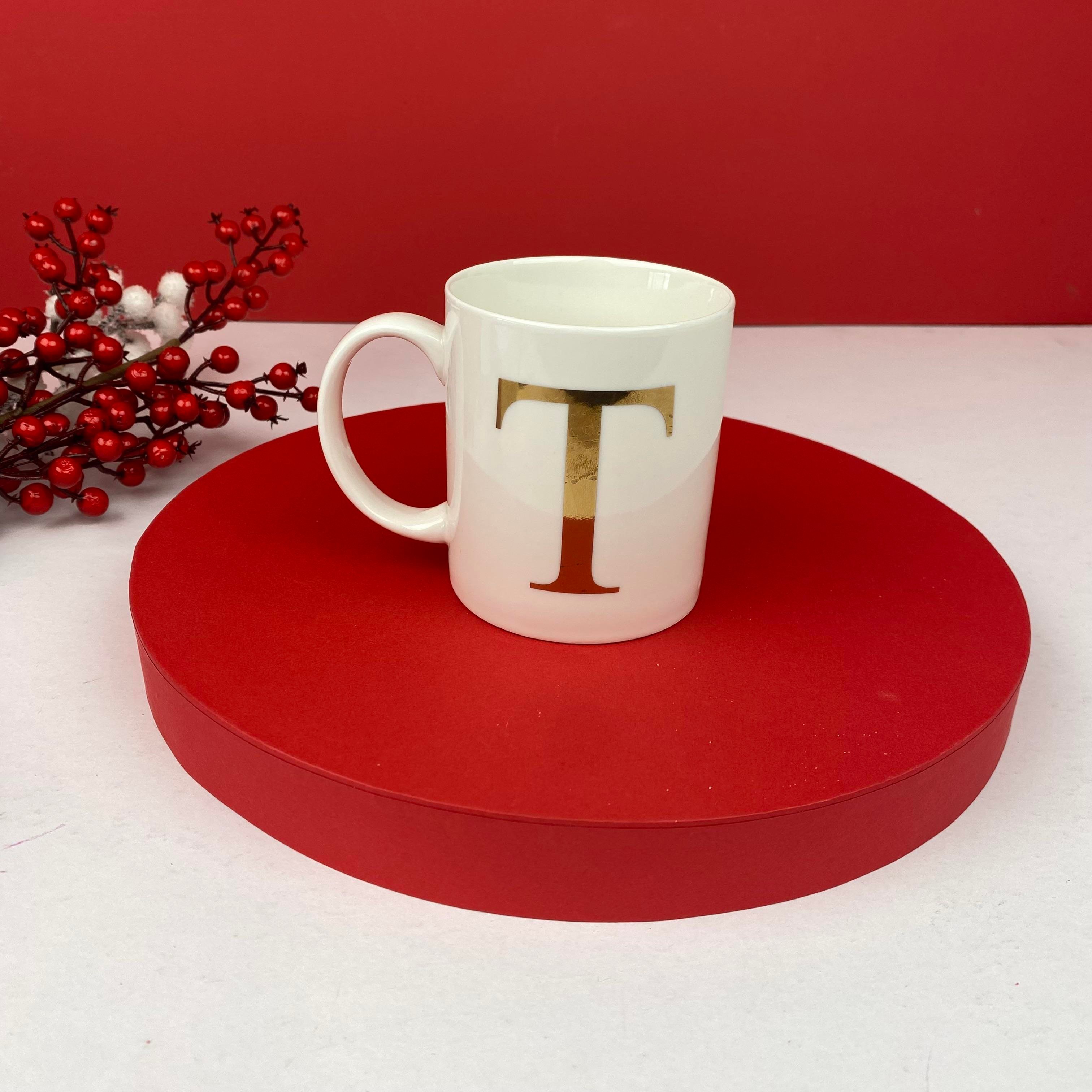 Beyaz porselen harfli kupa bardak