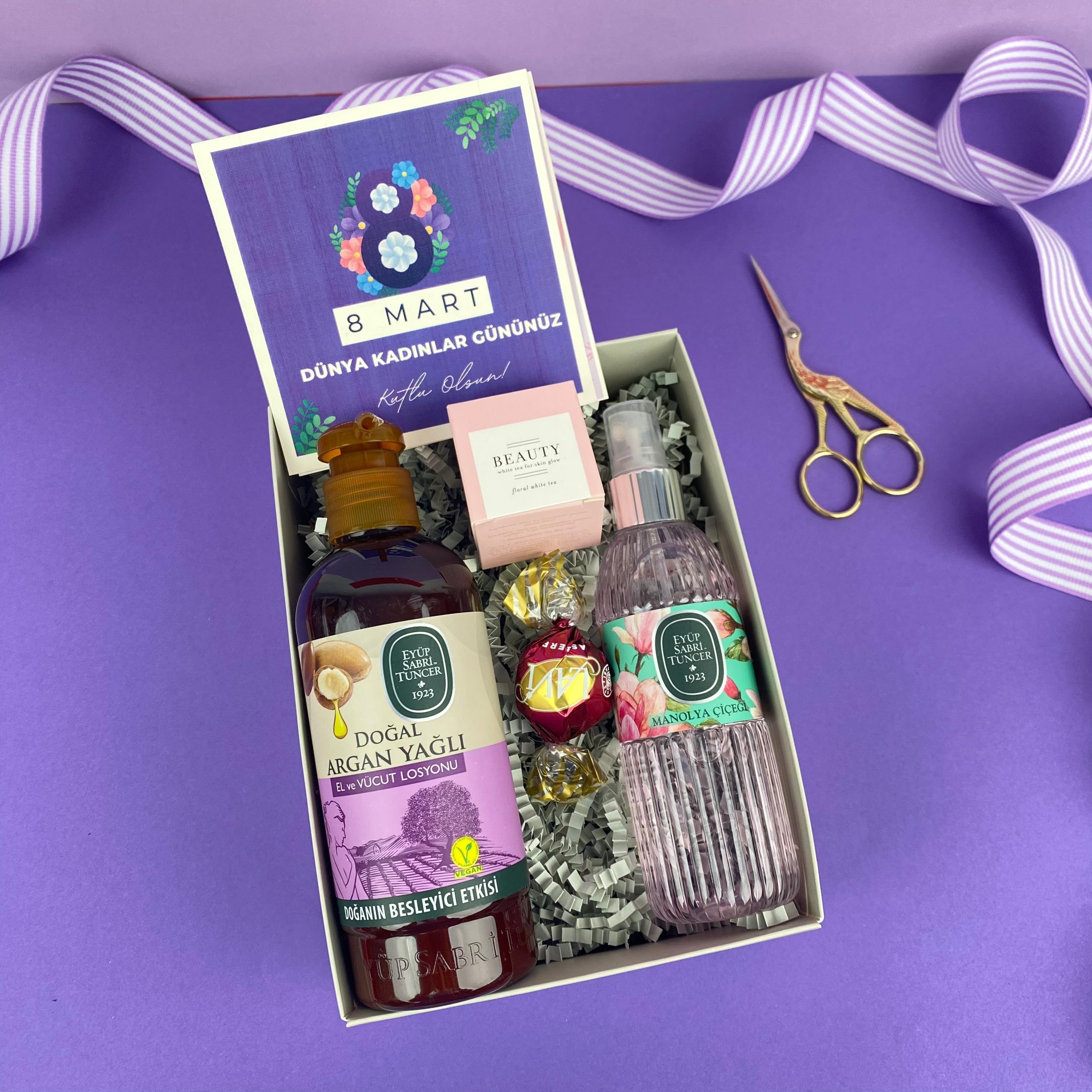kadinlar-gunu-hediye-mini-keyif-kutusu--3fb2-.jpg