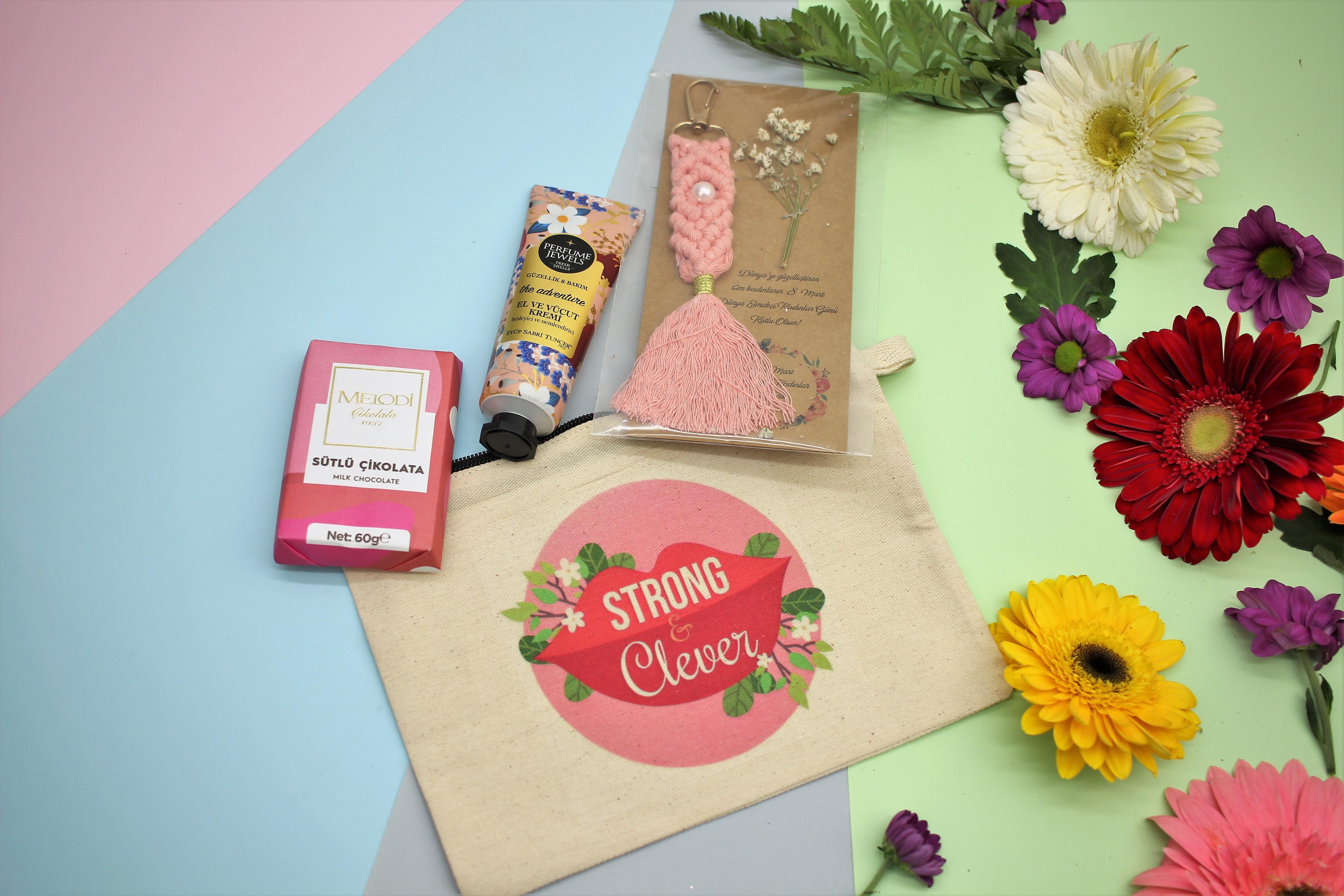 kadinlar-gunu-hediye-strong-hediye-kut-391473.jpg