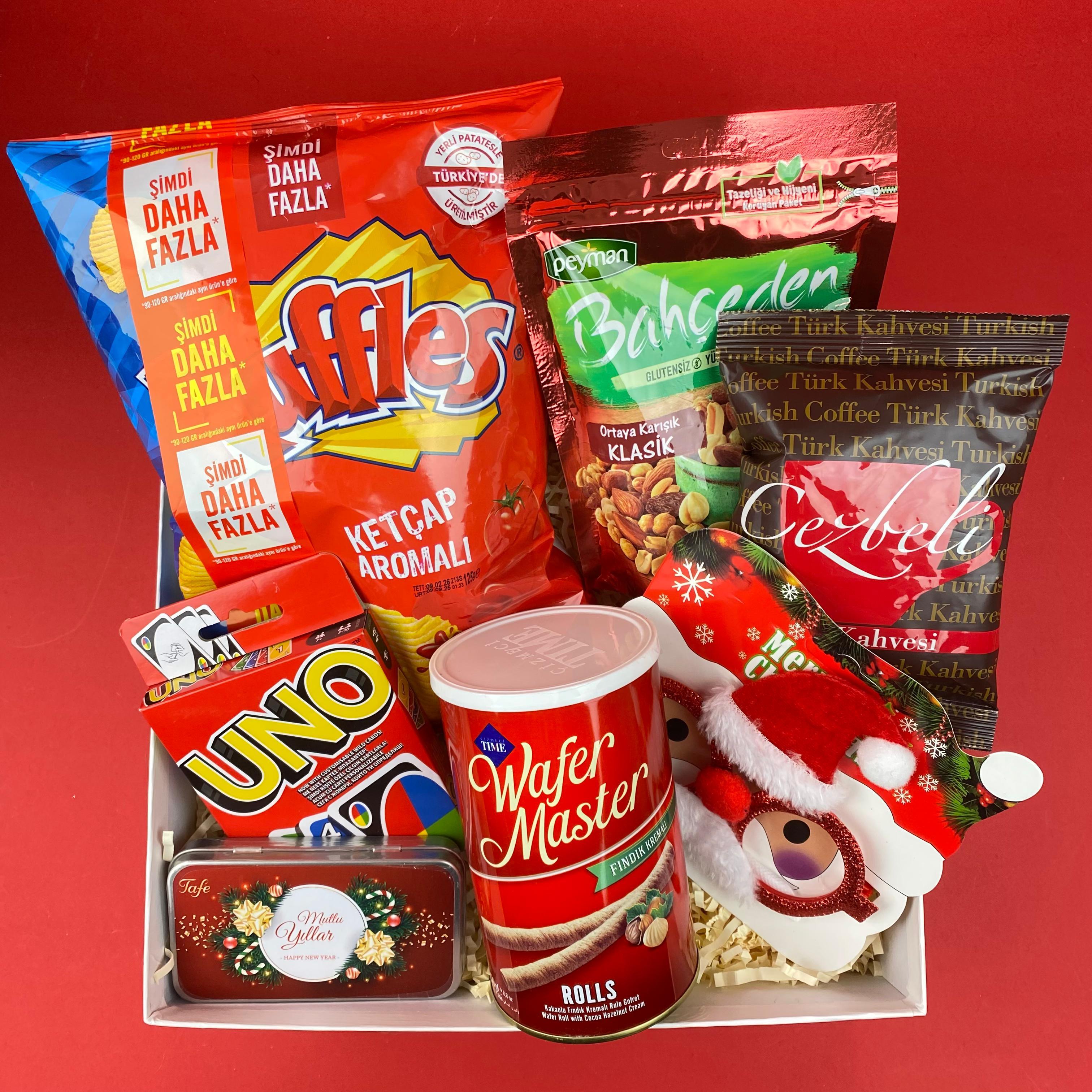 Kırmızılı Yılbaşı Hediye Sepeti 
