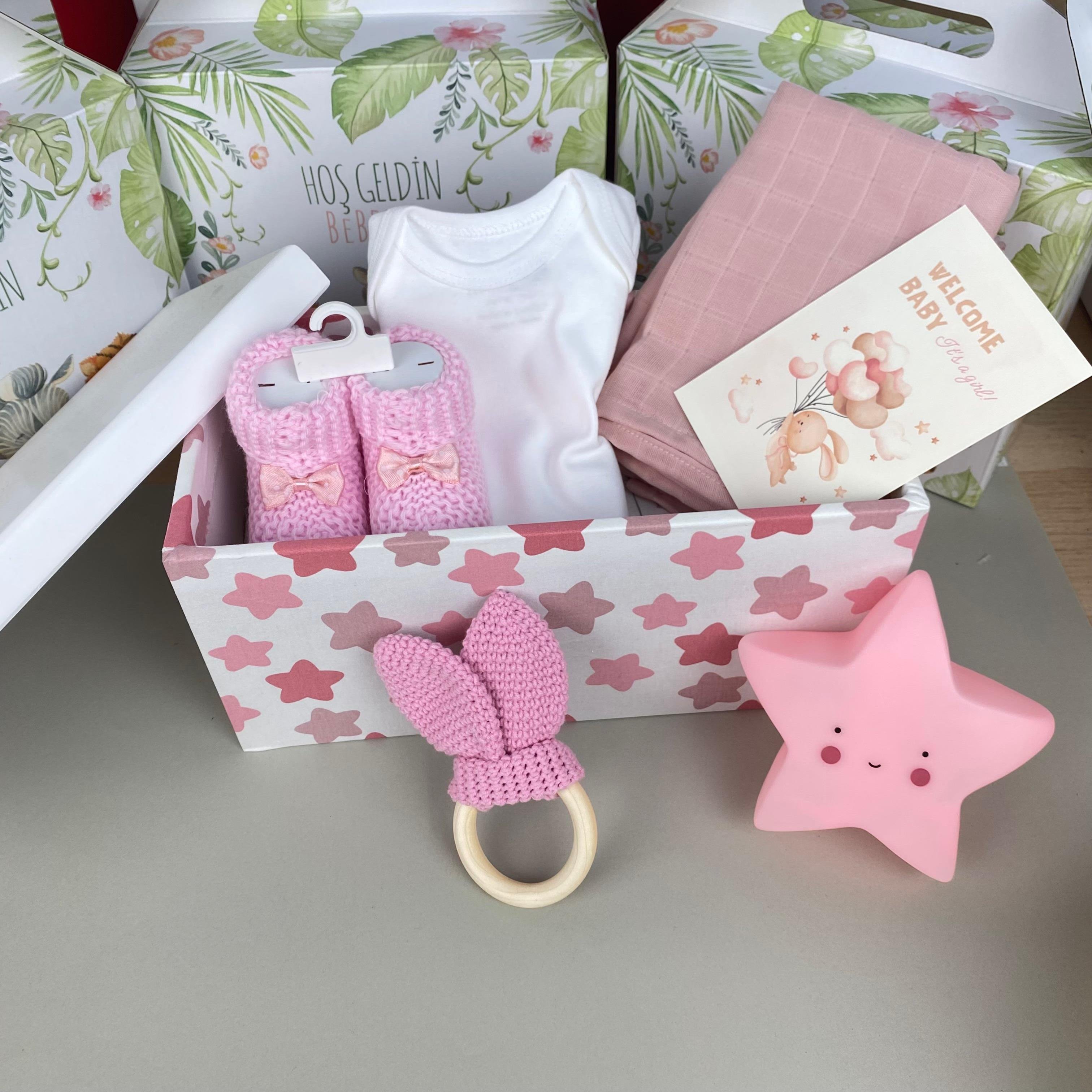 lucy-pembe-kiz-bebek-hediye-sepeti-e-402d.jpg