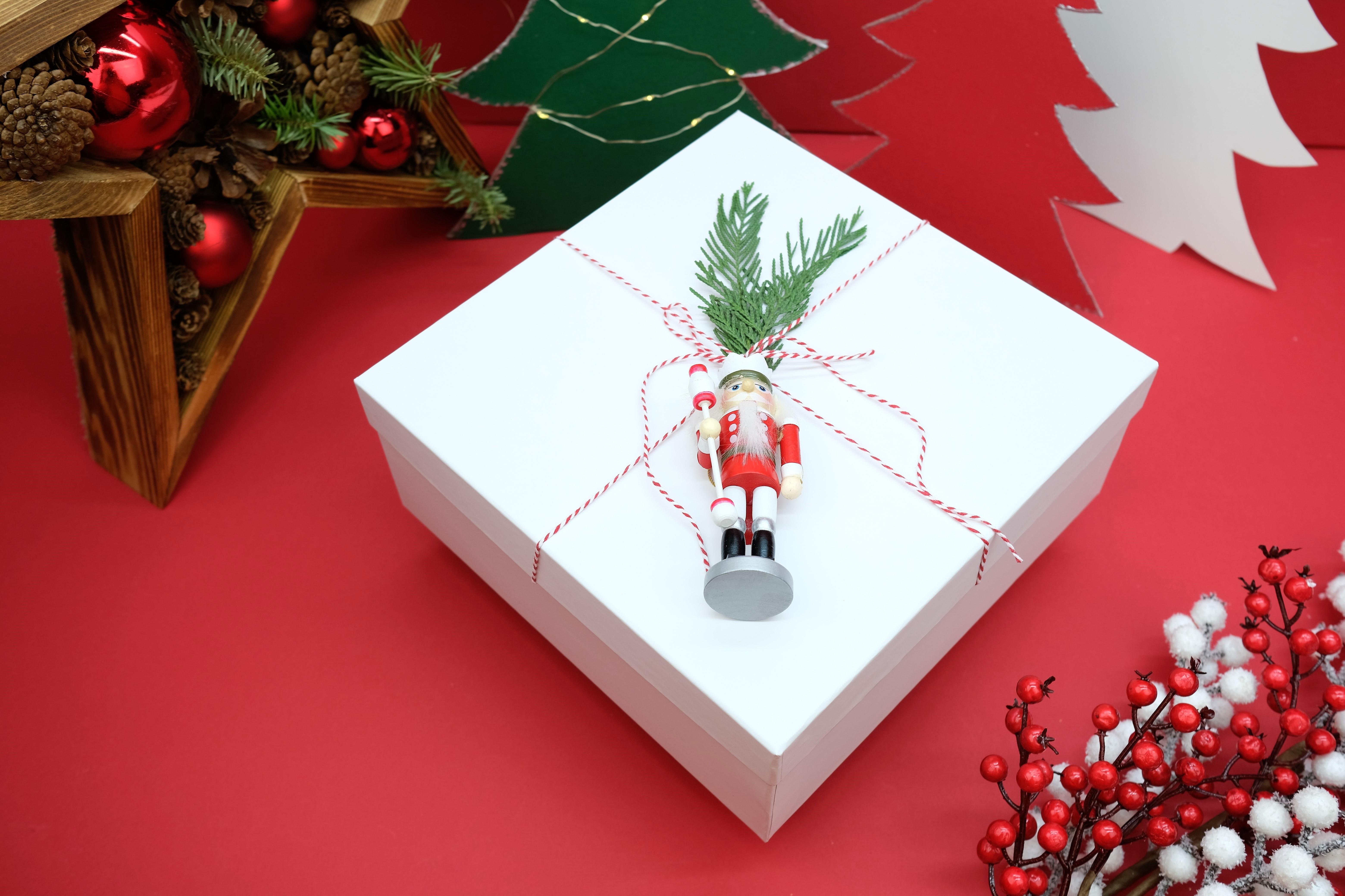 nutcracker-beyaz-bos-yilbasi-hediye-ku-0aab74.jpg