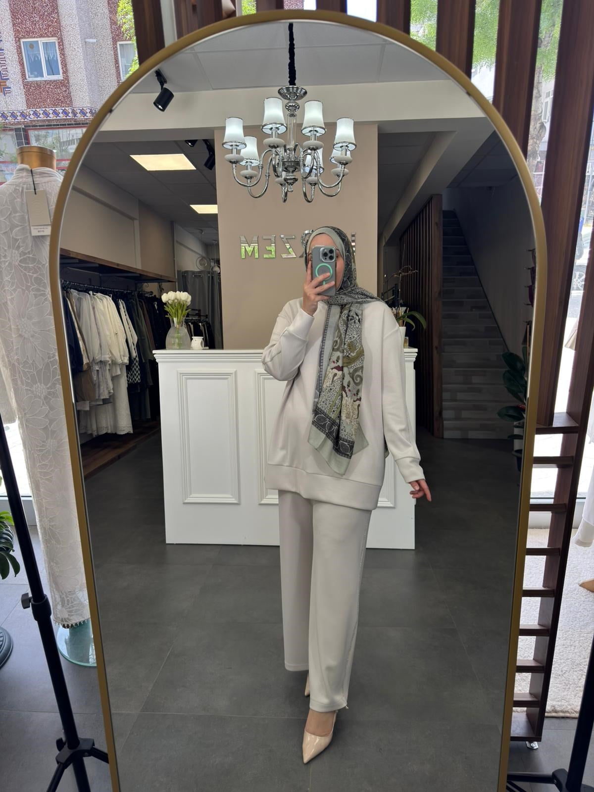 Lisa Exclusive | 