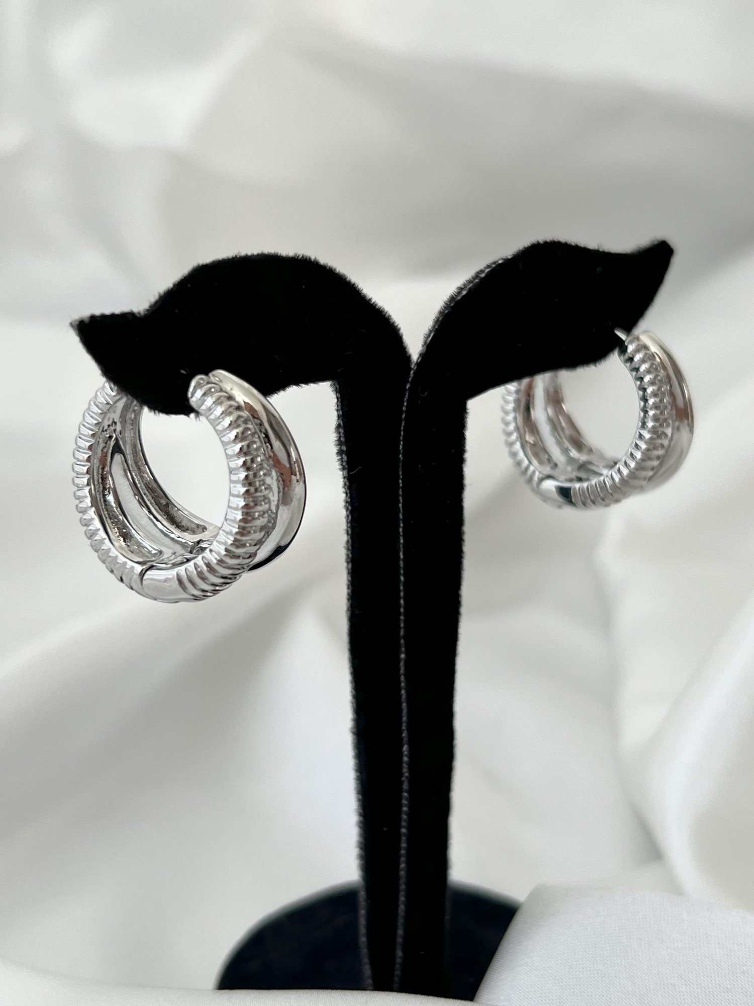ÇİFT HALKA DESENLİ MODEL KÜPE - SILVER