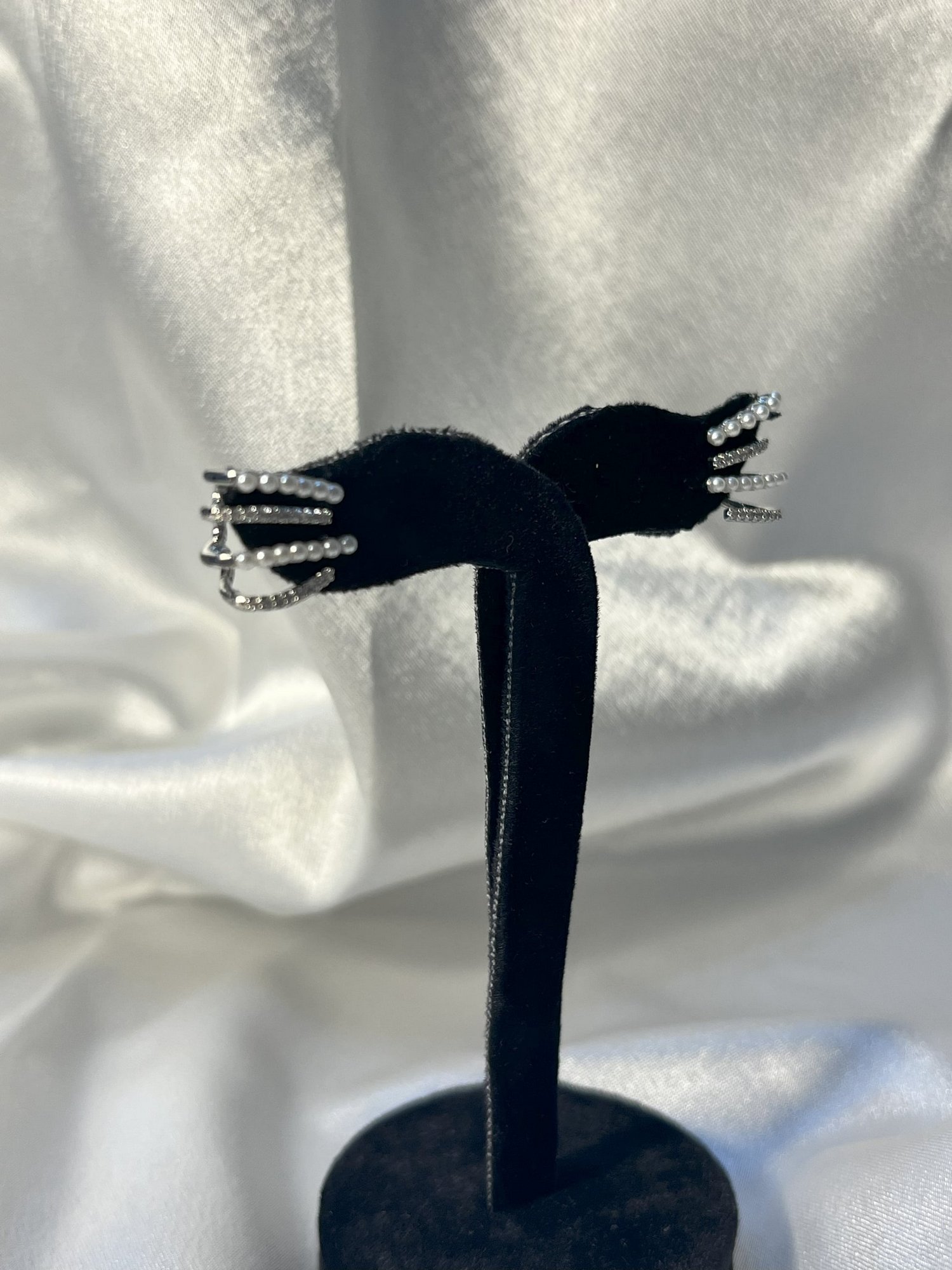 ÇİZGİ MODEL TAŞLI  KÜPE - SILVER