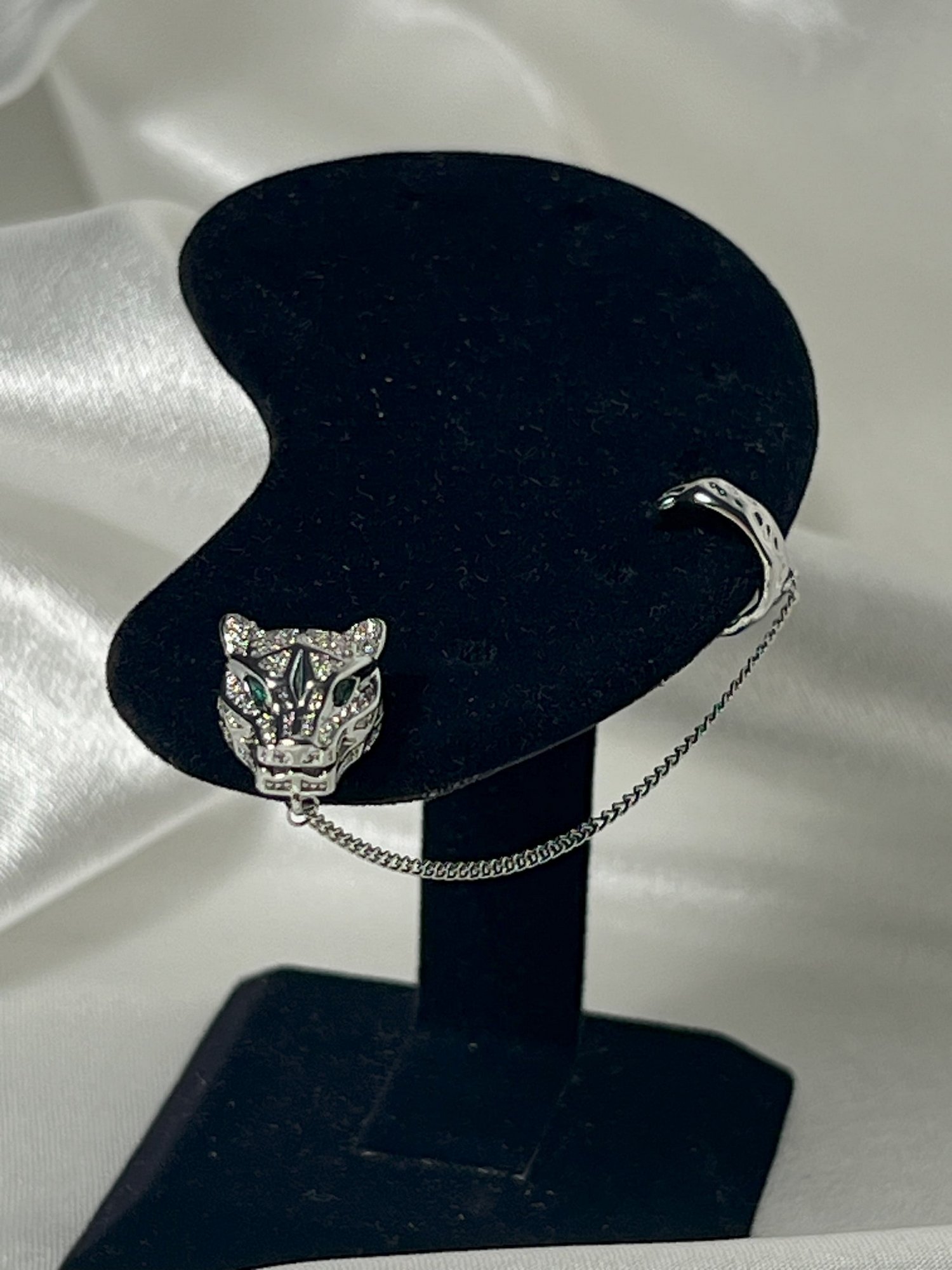 EARCUFF