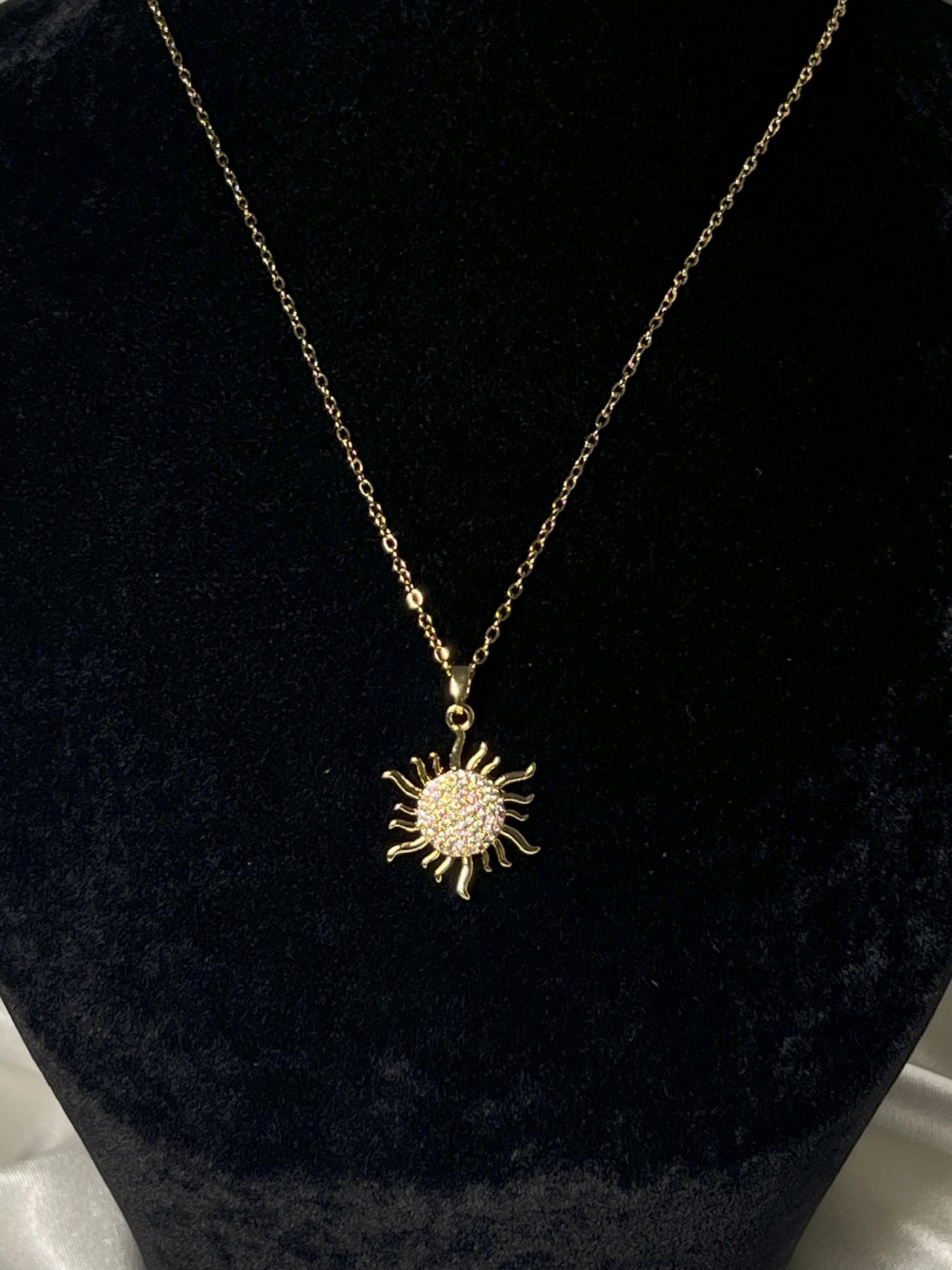 TAŞLI GÜNEŞ KOLYE - GOLD