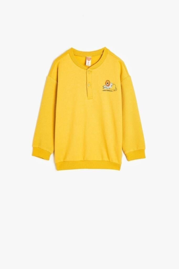 Koton Erkek Bebek Sweatshirt Aslan Baskılı Uzun Kollu Bisiklet Yaka Düğme Detaylı Pamuklu