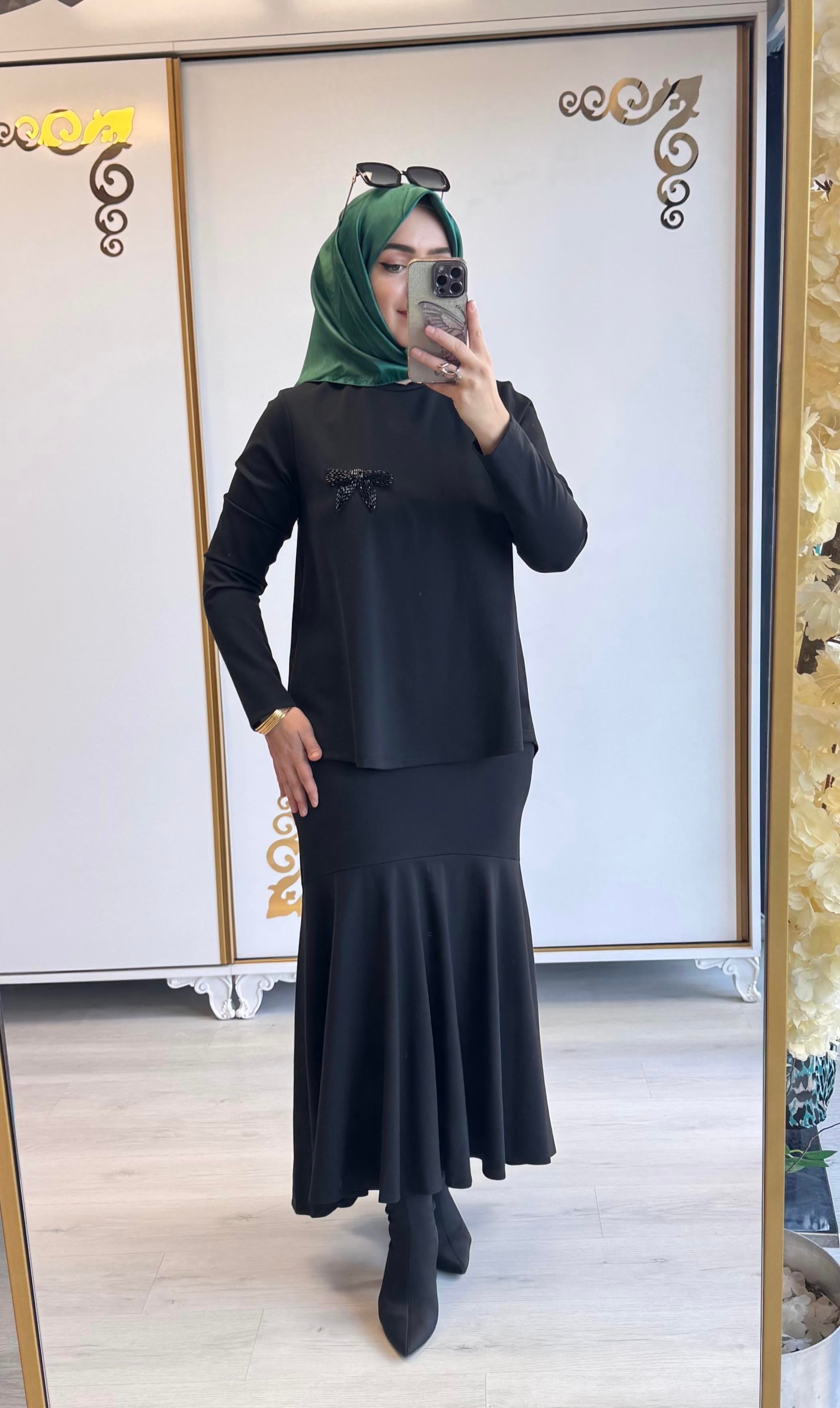Nurcan Çetin Balık Etekli Takım Siyah