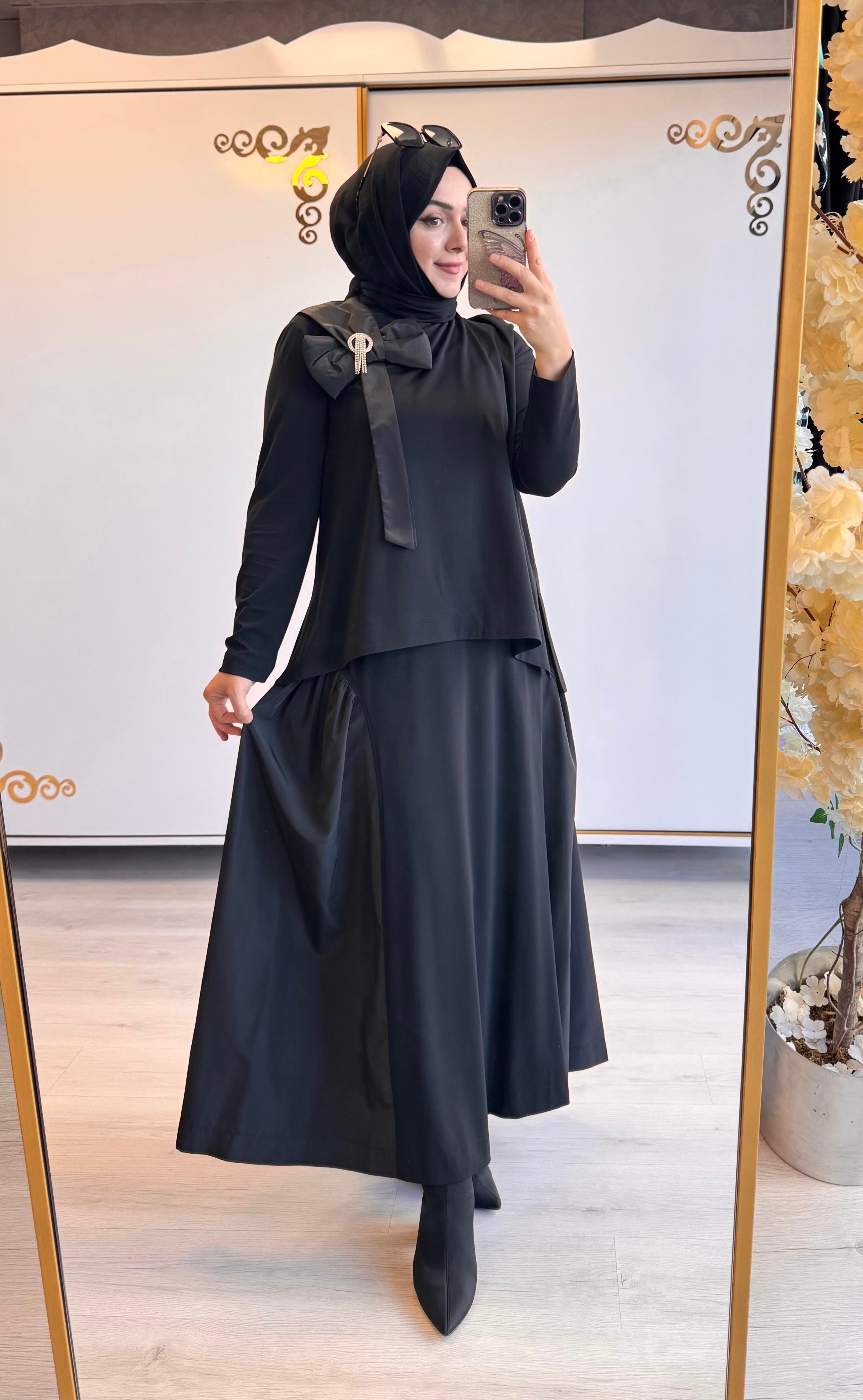 Nurcan Çetin Fiyonk Detaylı Etekli Takım