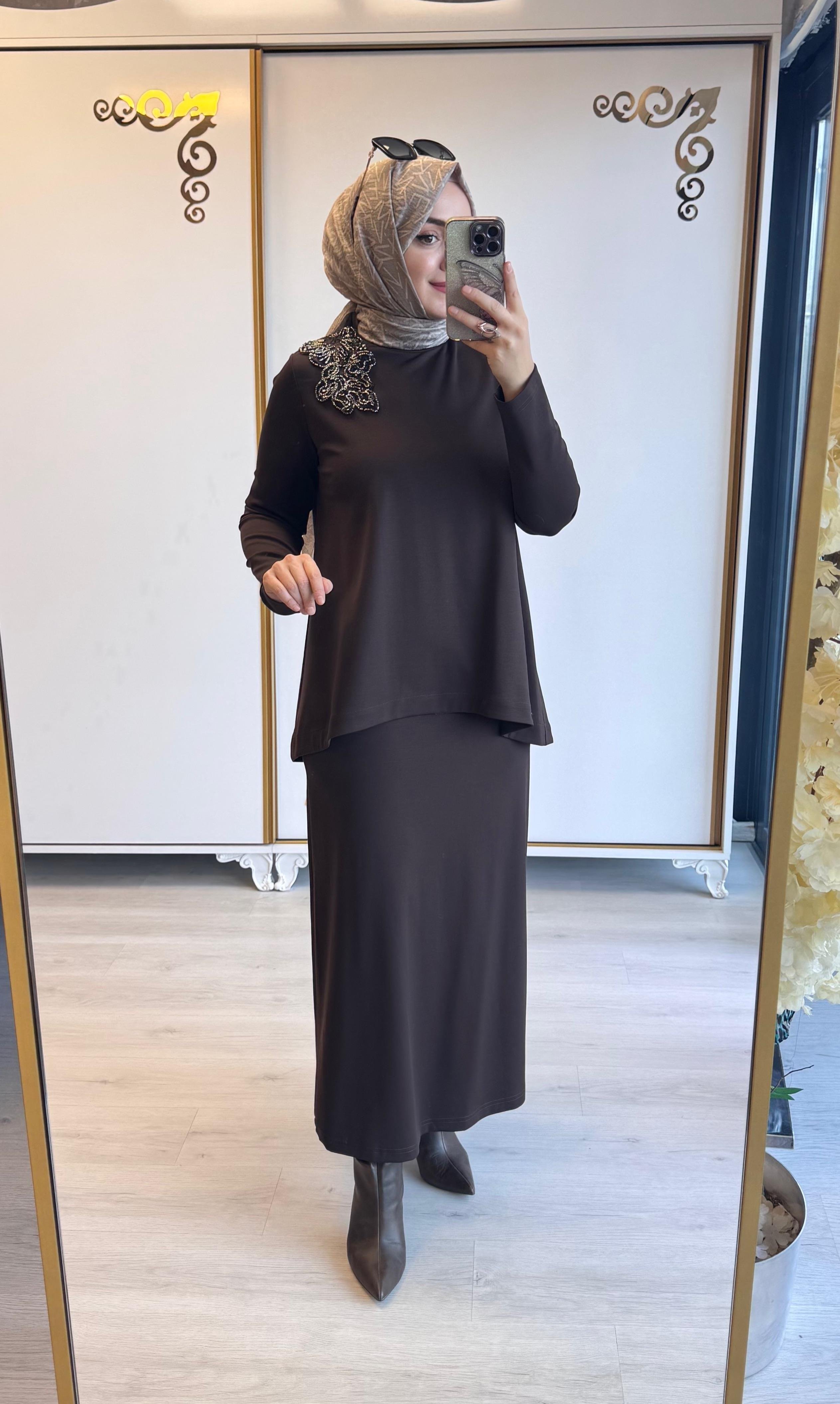 Nurcan Çetin Kalem Etekli Takım Kahverengi