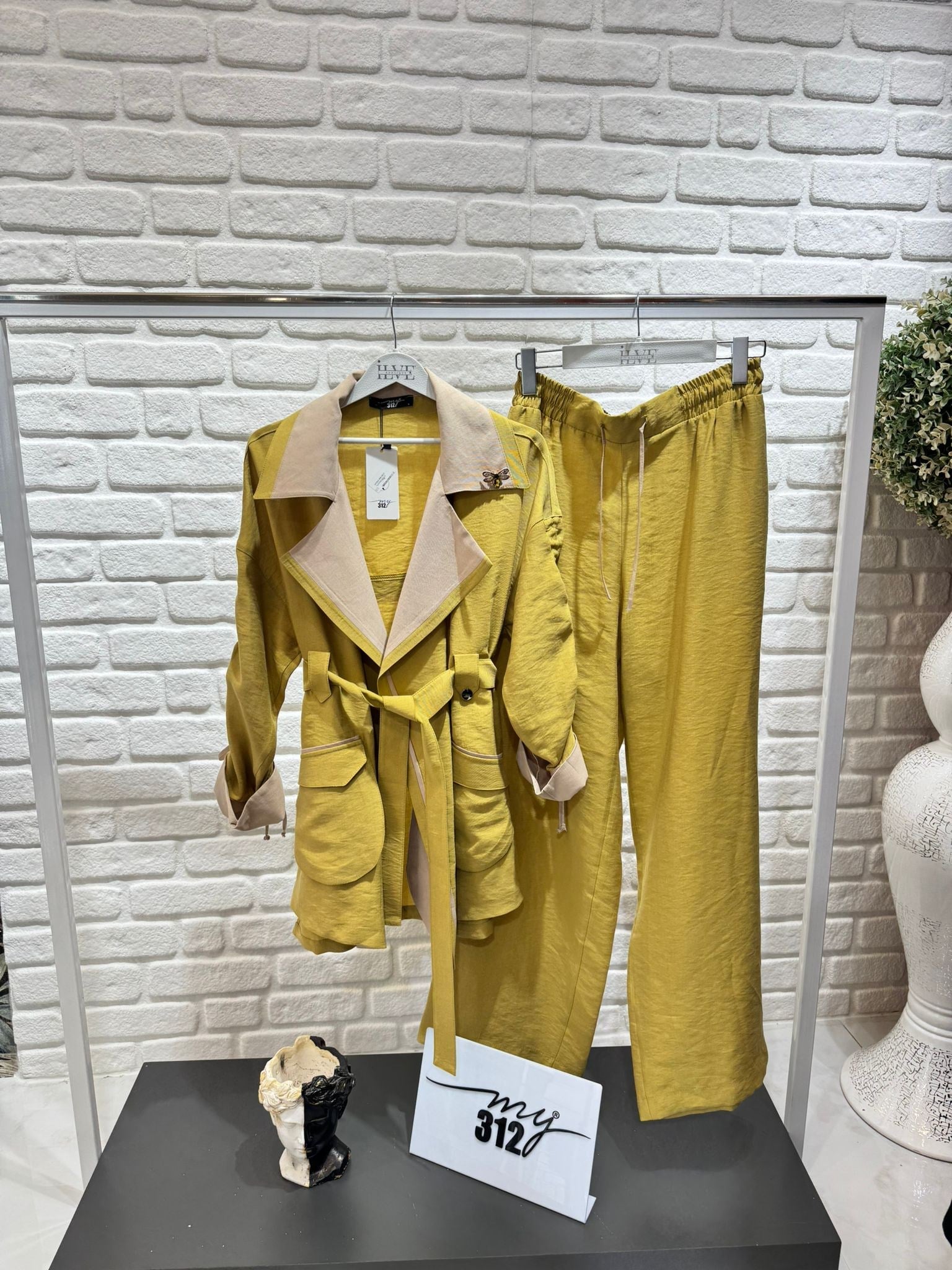 My312 Broşlu Pantolonlu Takım