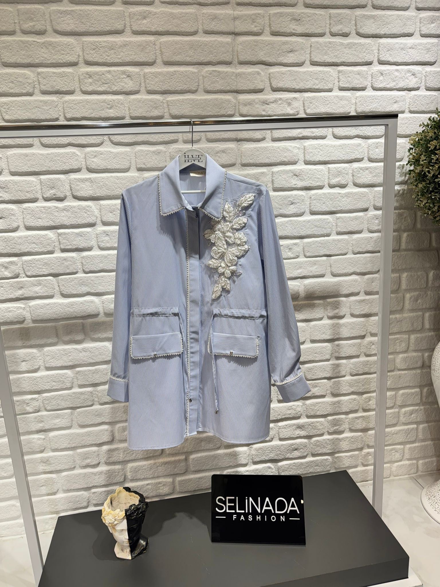 Selin Ada İşlemeli Büzgülü Ceket