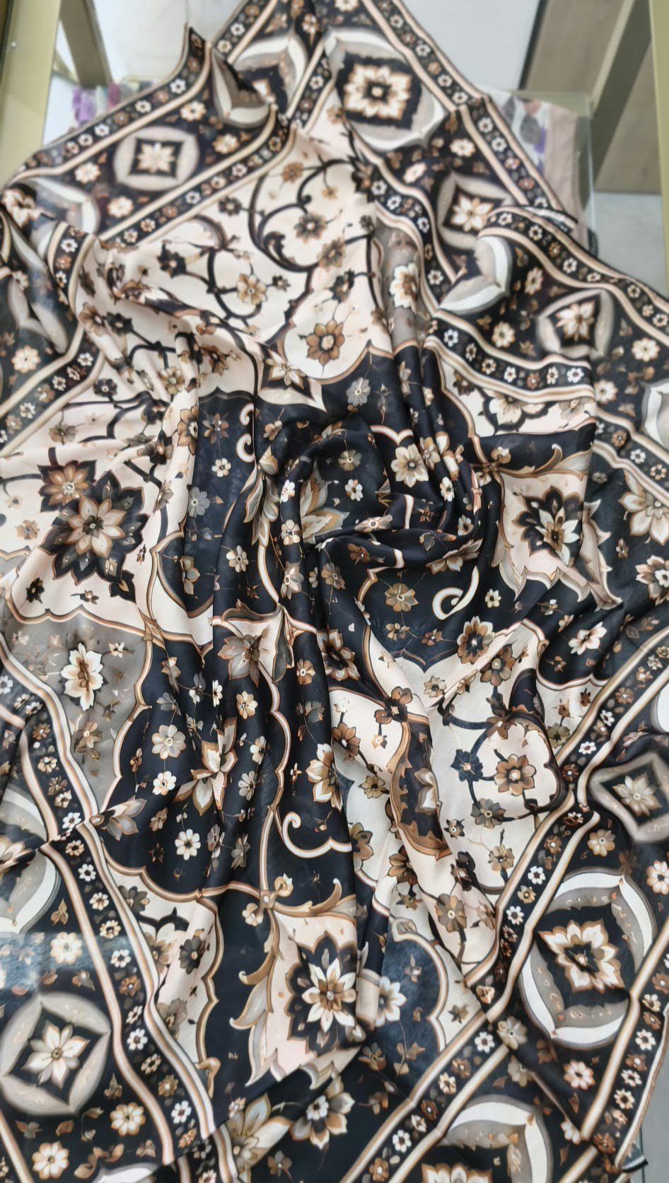 Siyane Pamuk Desenli Eşarp · 4