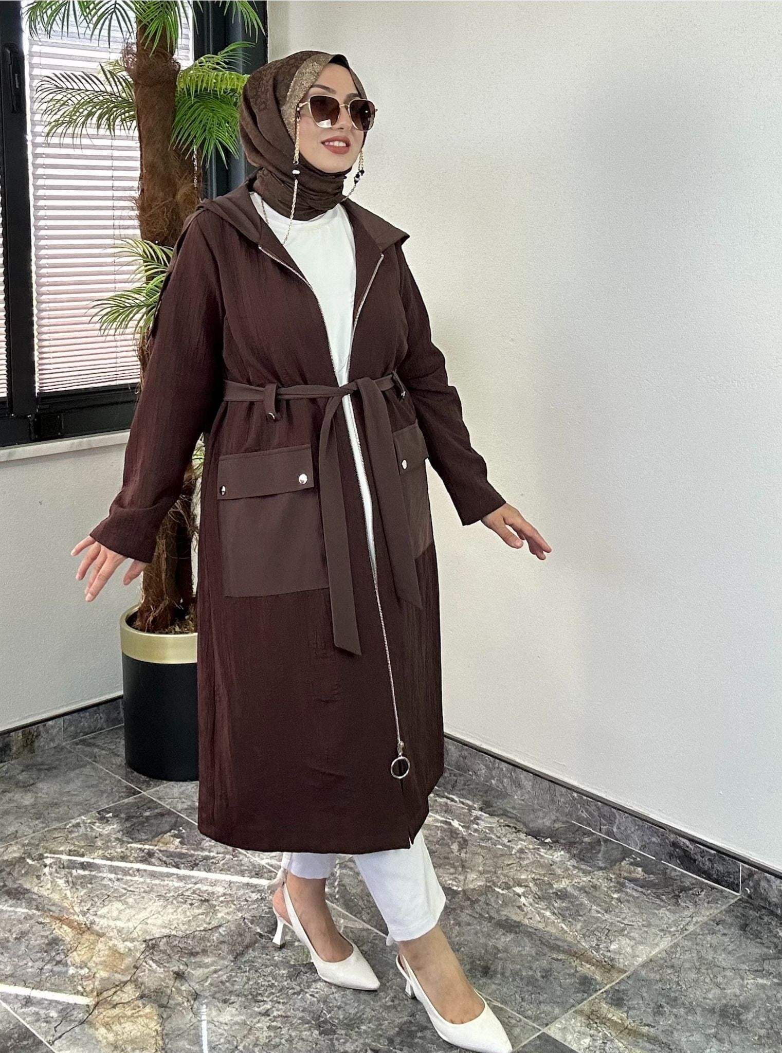 İnce Yazlık Kapitone Ve Turkuaz Kumaş Kombinli Omuz Apolet Detaylı Kap -Kahve