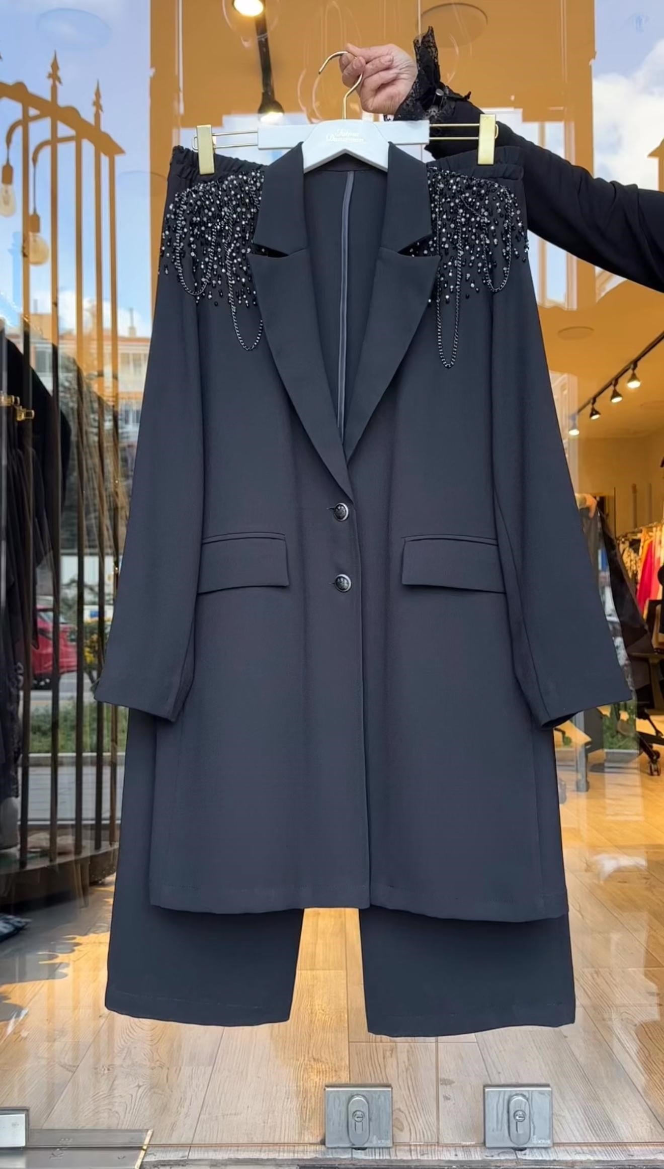 Krep Kumaş Omzu Taş Aksesuarlı Blazer Ceket İkili Takım -Siyah
