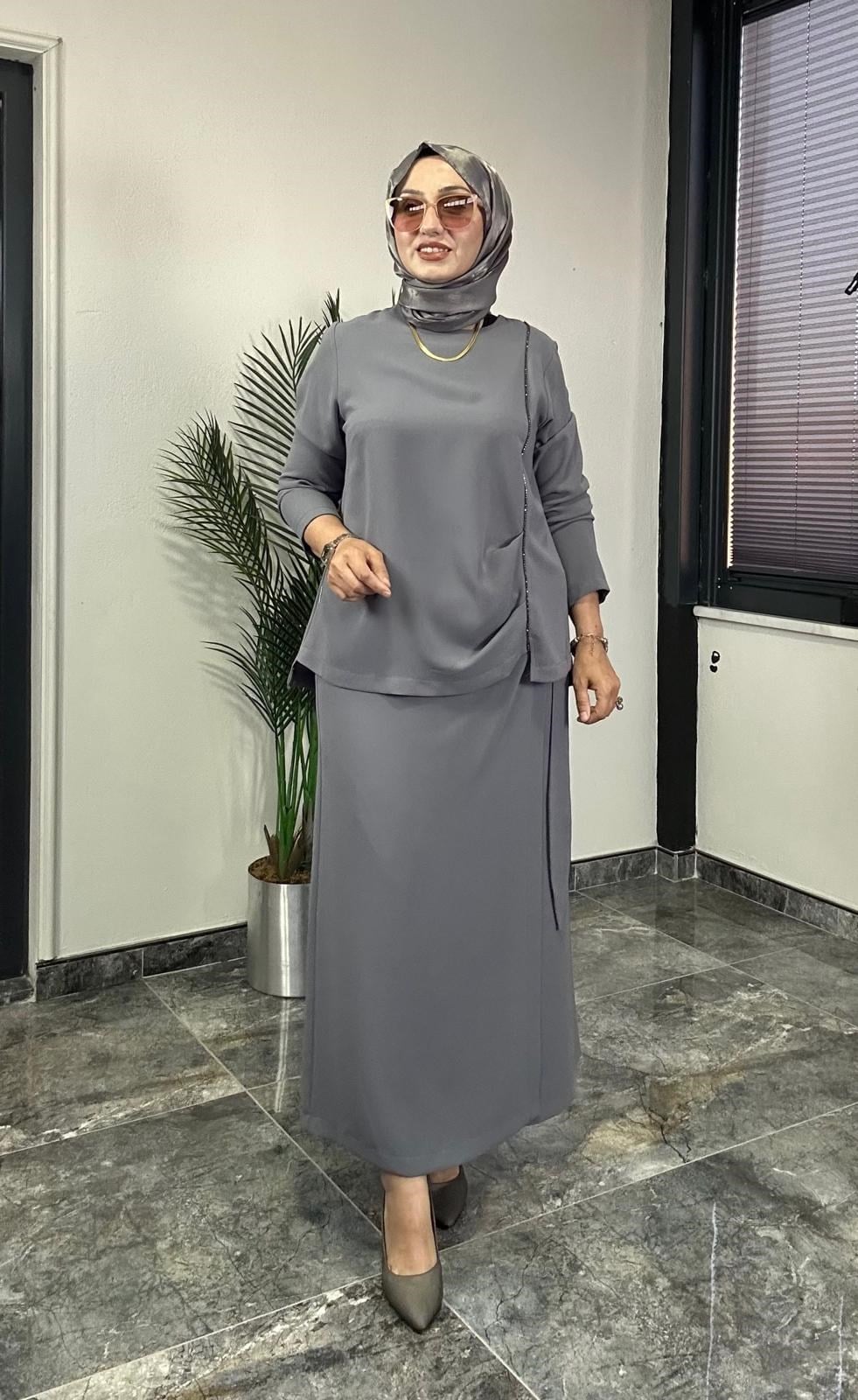 Krep kumaş önden biye ve etekte bağlama detaylı takım -Gri