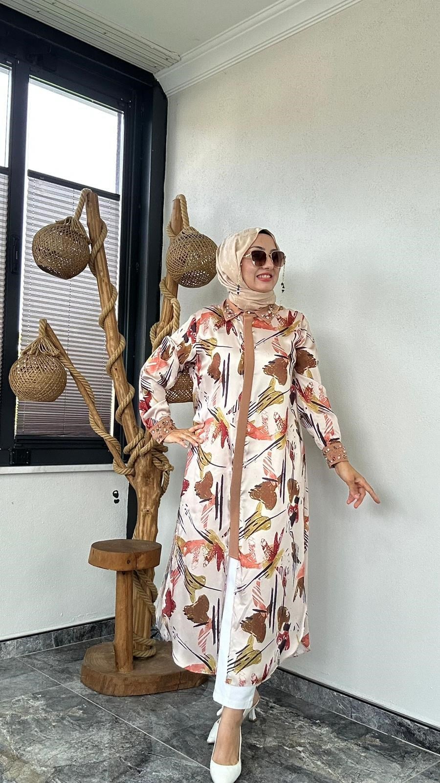 Saten Kumaş Desenli Ve Taş Çakma Detaylı Tunik 