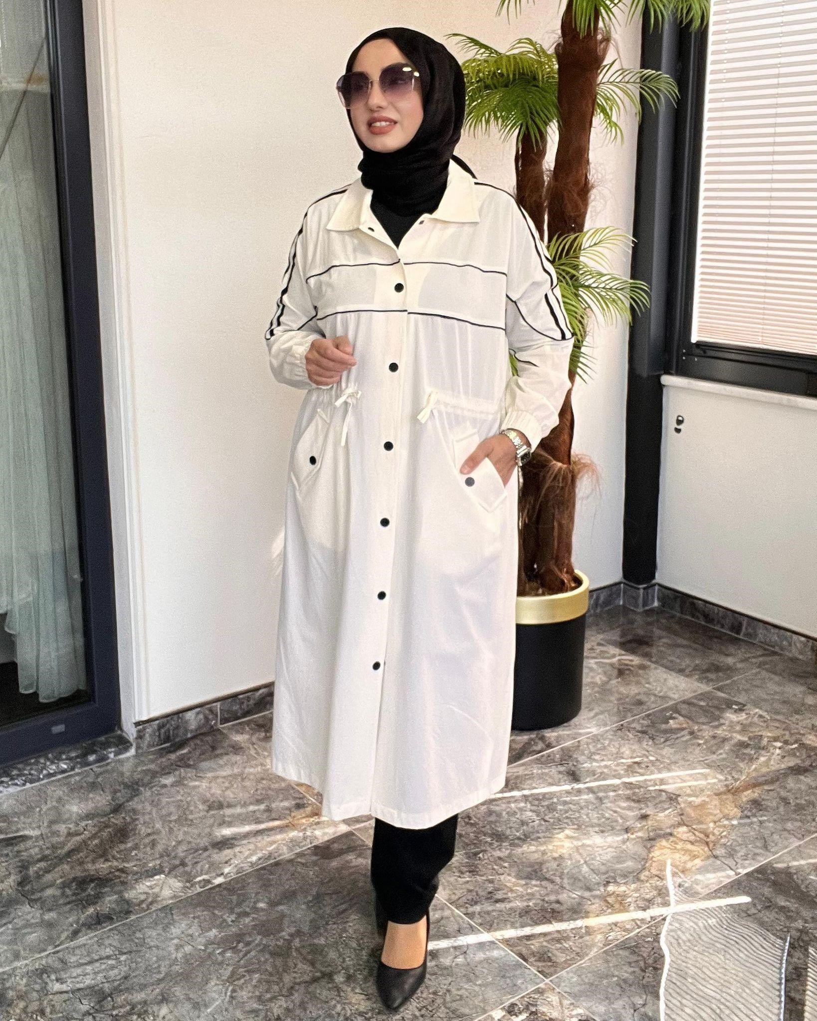 Turkuaz Kumaş Siyah Biye Detaylı Çıtçıtlı Kap -Beyaz