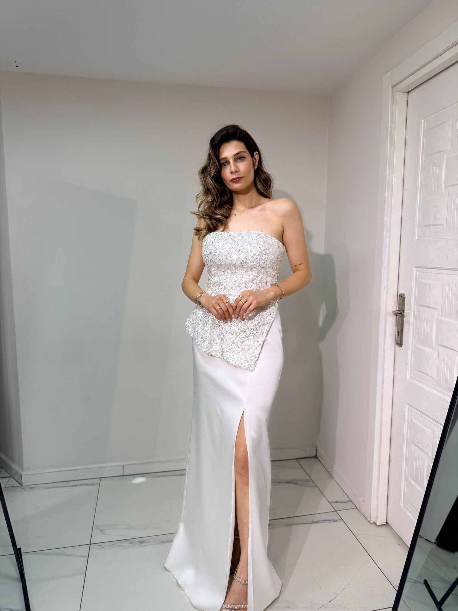 ÜZERİ BONCUK VE PAYETLİ SATEN BALIK ELBİSEABİYES - CENNET GÜL KAHVECİ