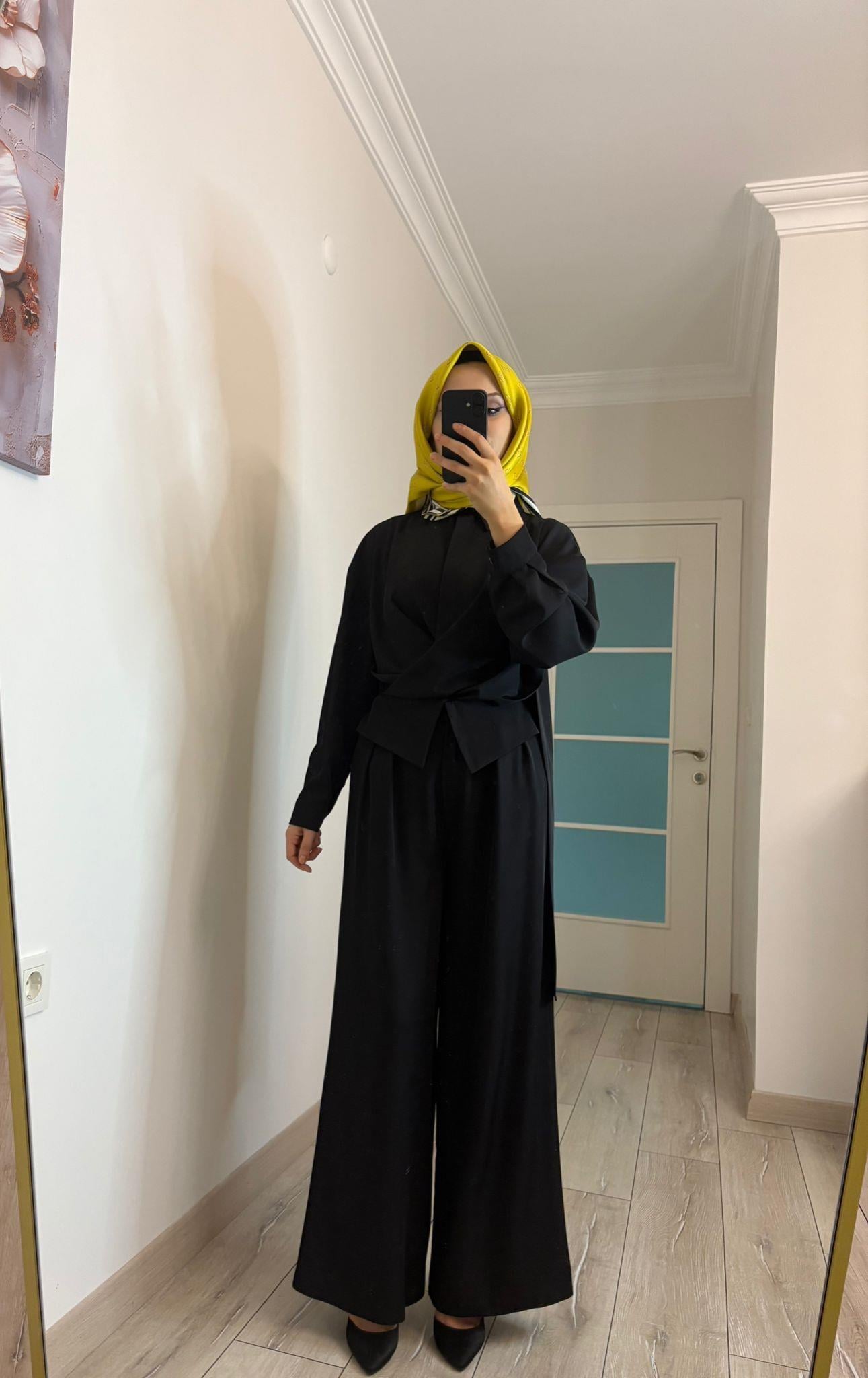 Yırtmaçlı Gömlekli Takım