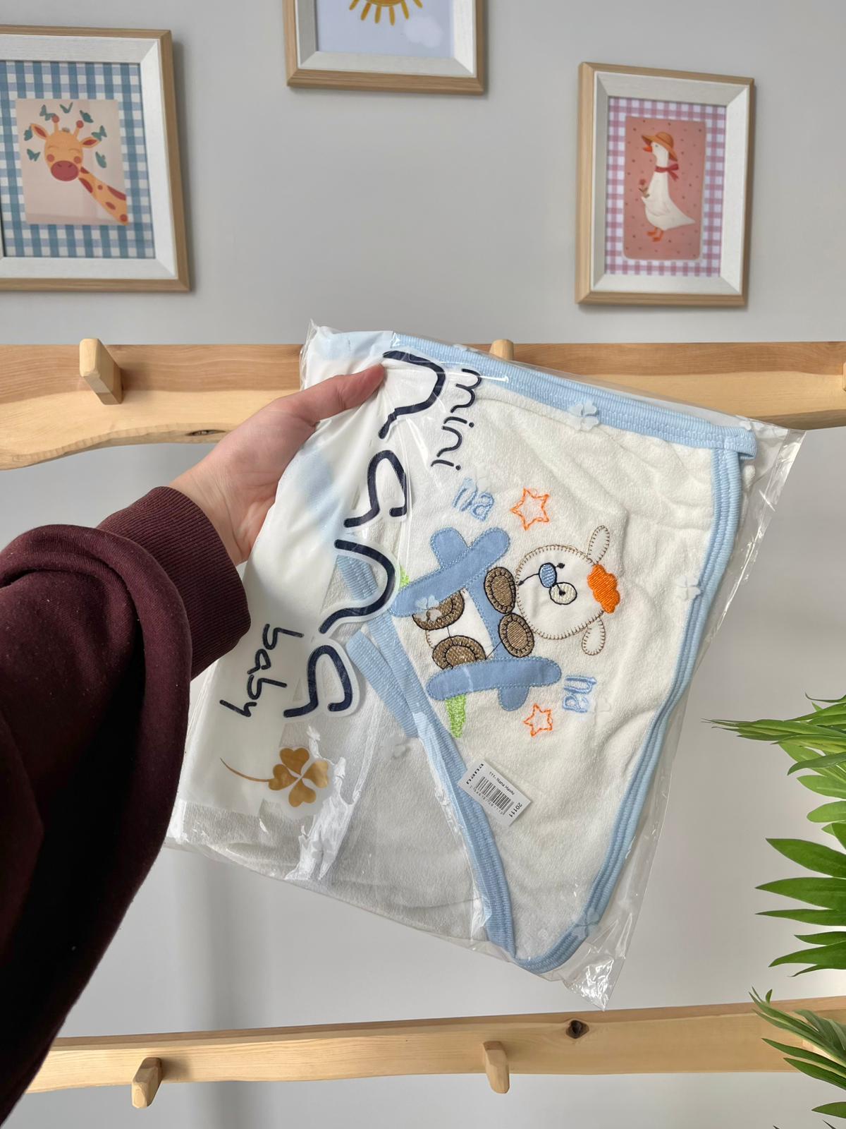 Keseli Banyo Havlusu Mavi Çitteki Kuzu