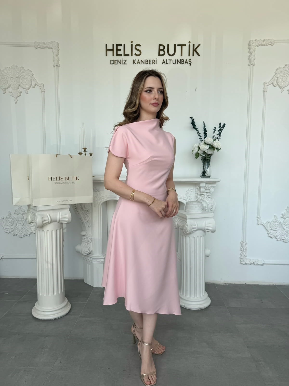 Asimetrik Kesim Tek Omuz Detaylı Pembe Davet Elbisesi