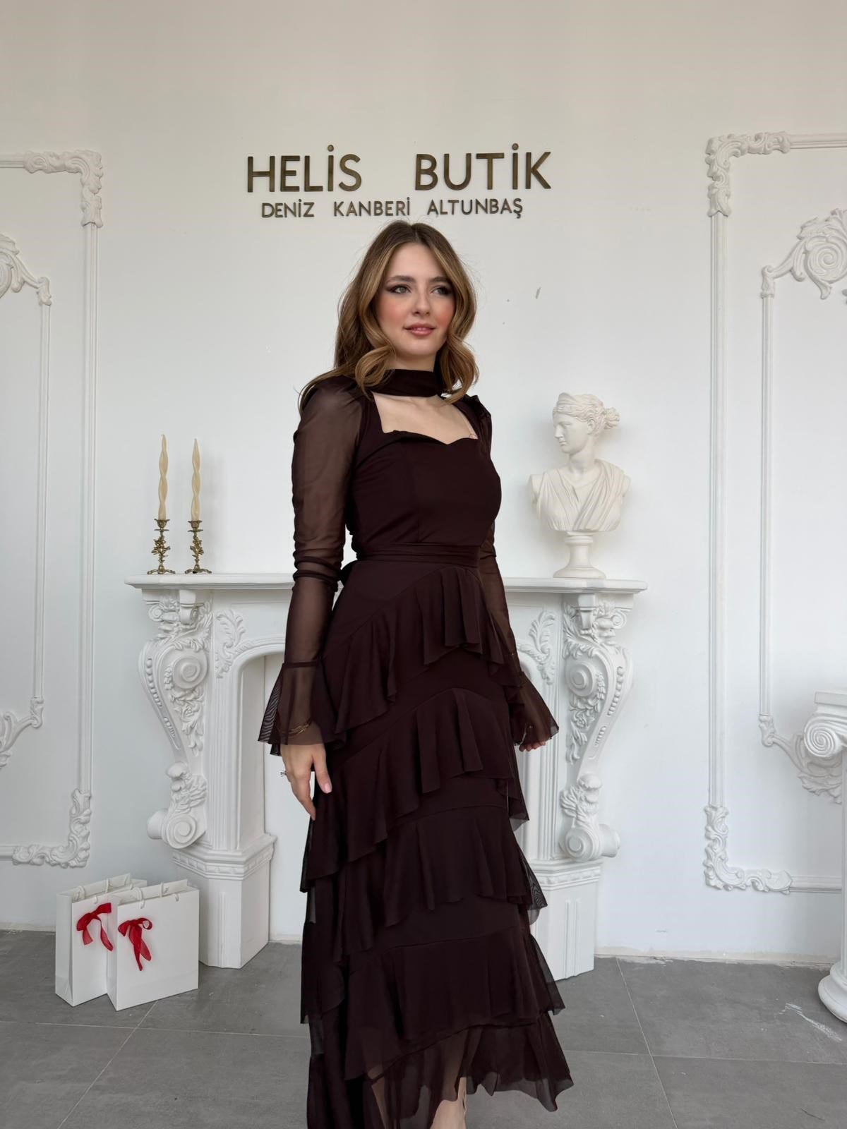 Bel ve Boyun Kuşaklı Volanlı Kahve Tül Davet Elbisesi · 4