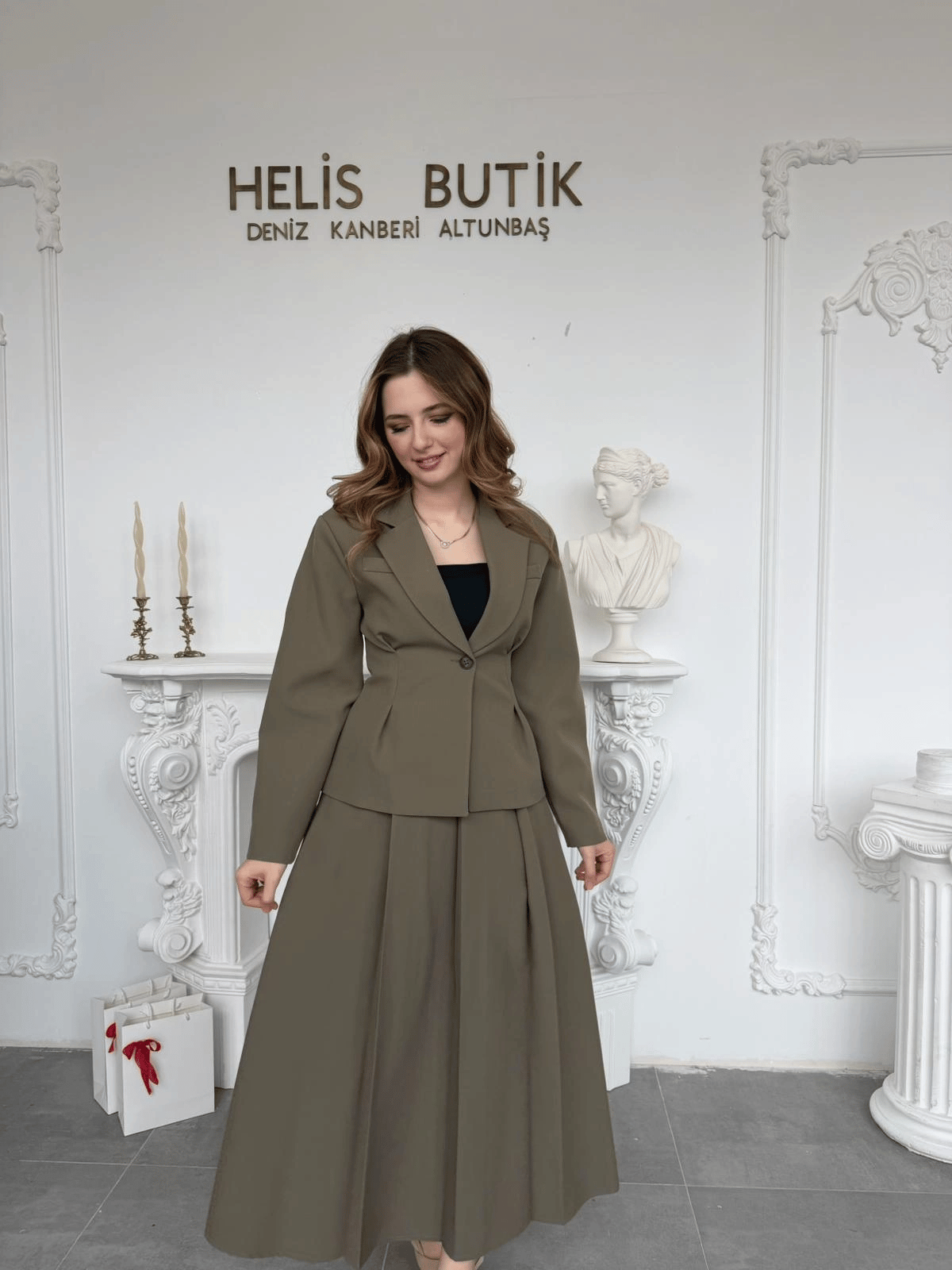 Belden Oturtmalı Haki Ceket ve Uzun Etek Takımı · 4