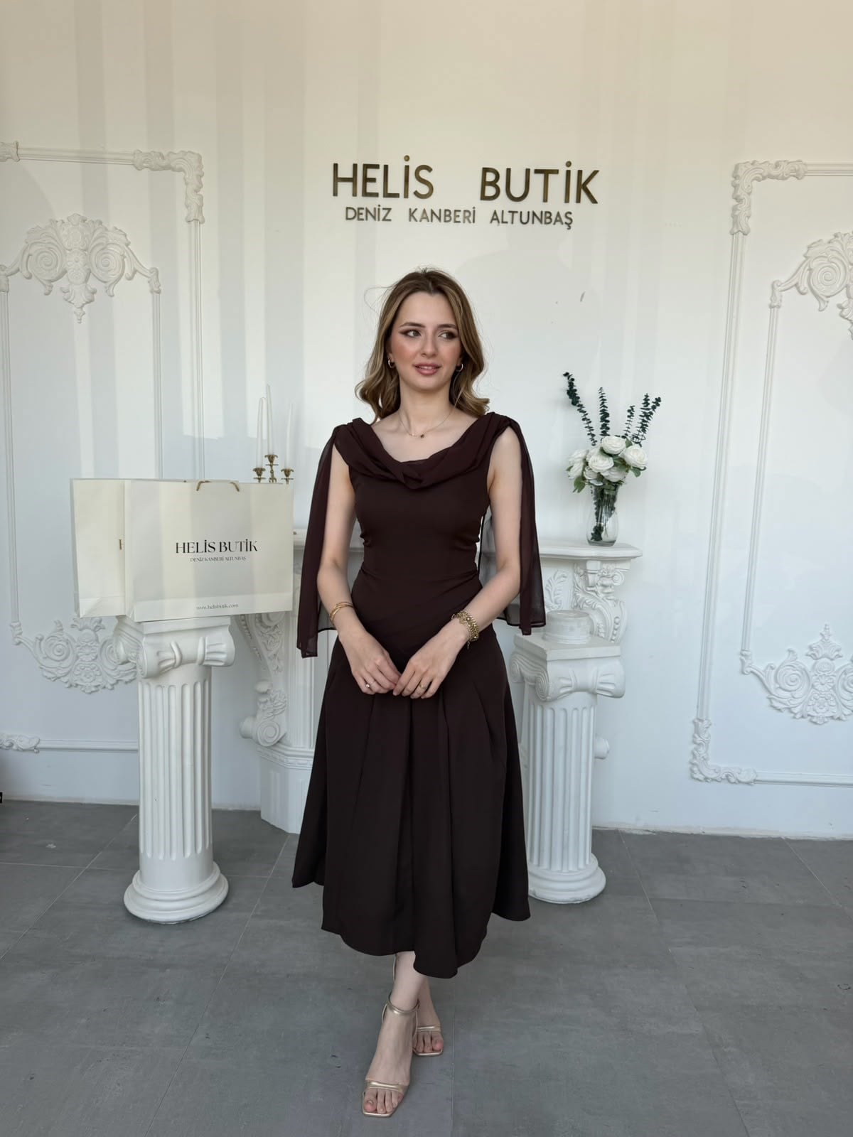 Degaje Yaka Şifon Detaylı Elbise-Siyah