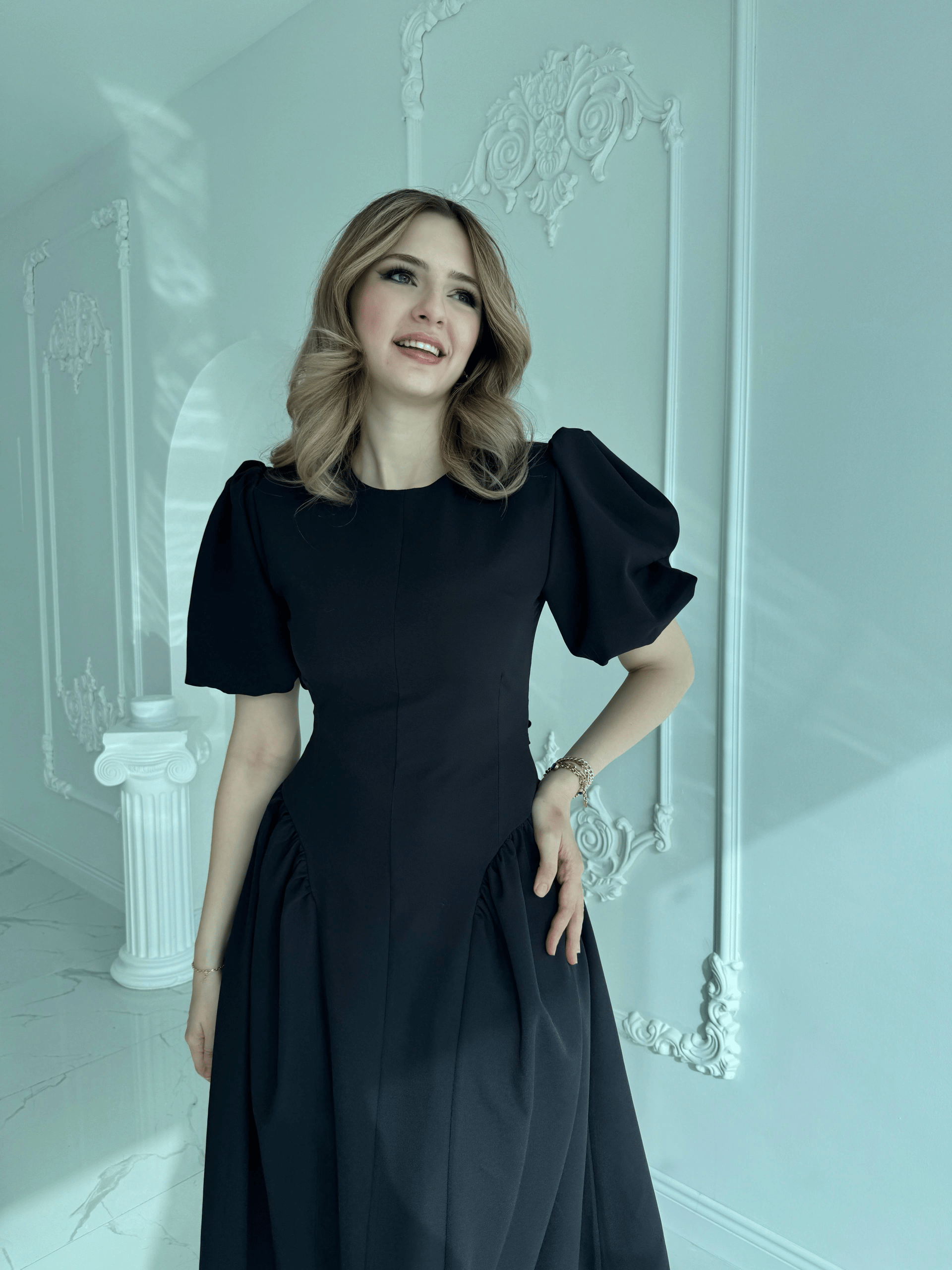 Etek Yanları Büzgülü Balon Kol Sırt Kuşaklı Siyah Elbise · 5