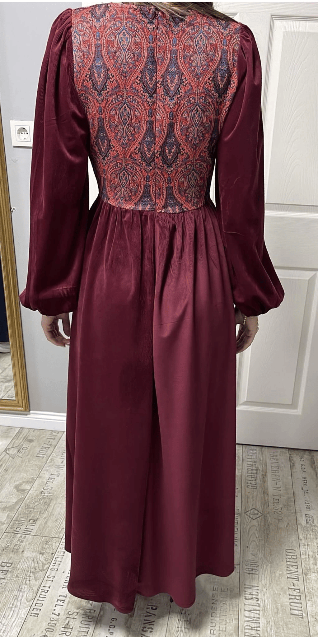 Etnik Desen Detaylı Yumuşacık Dokulu Fitilli Kadife Bordo Elbise · 6