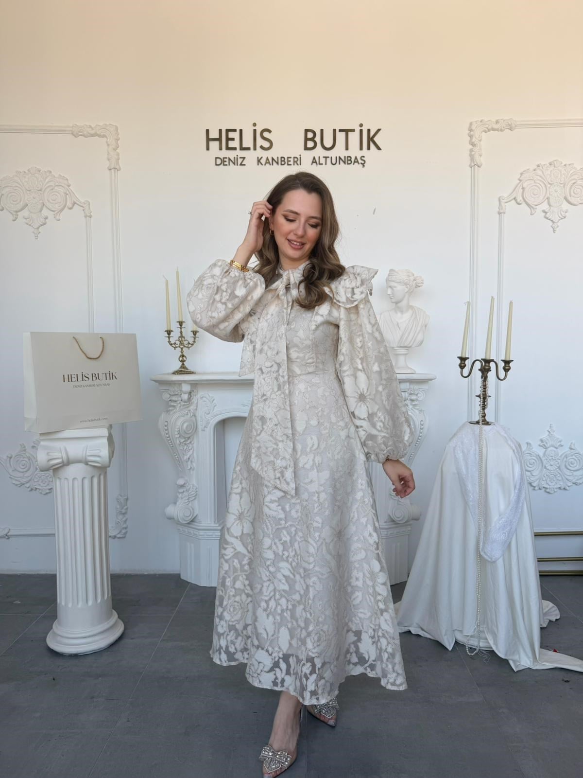 Fular Yakalı Lazer Kesim İşlemeli Tül Elbise - Bej
