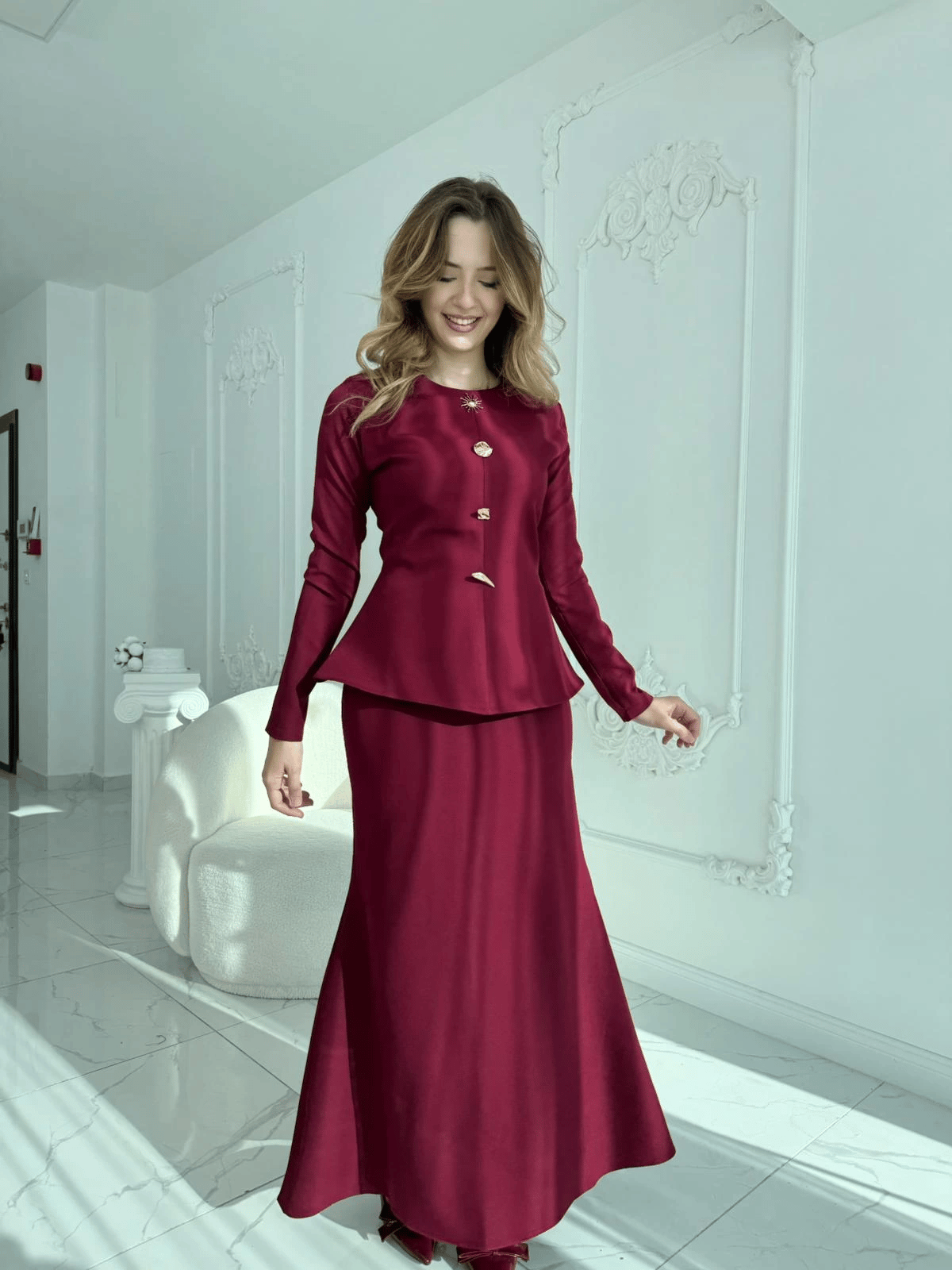 Metal Düğme Detaylı Atlas Kumaş Bordo Takım · 4