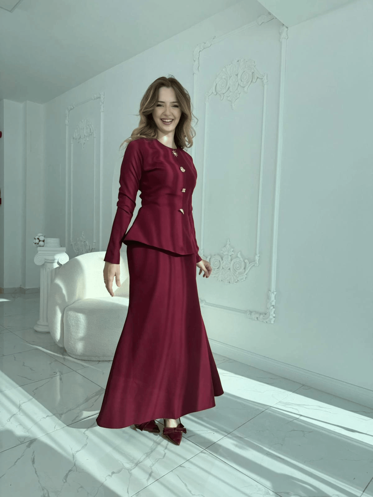 Metal Düğme Detaylı Atlas Kumaş Bordo Takım · 2