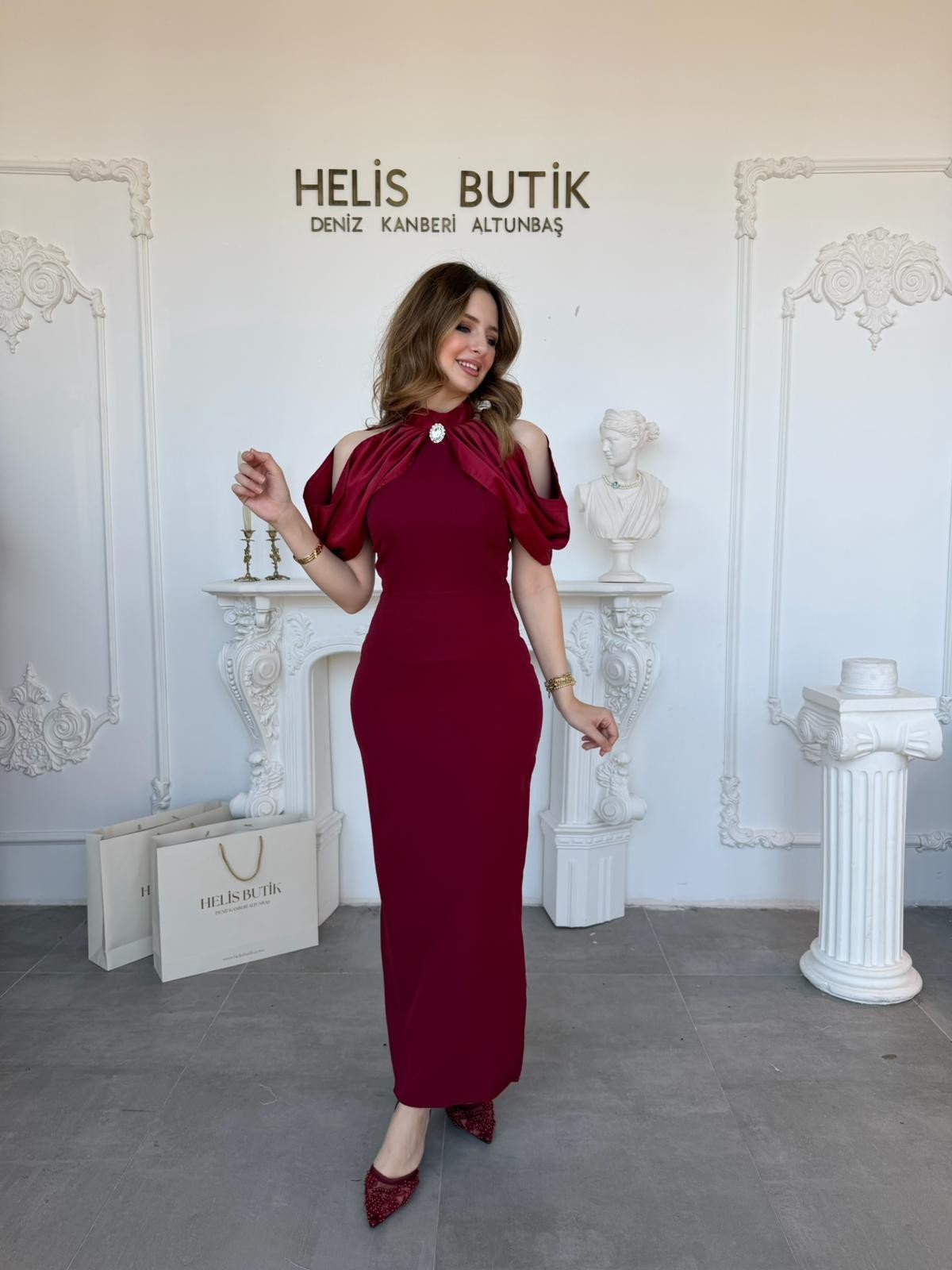 Omuz Detaylı Yaka Broşlu Bordo Abiye Elbise · 6