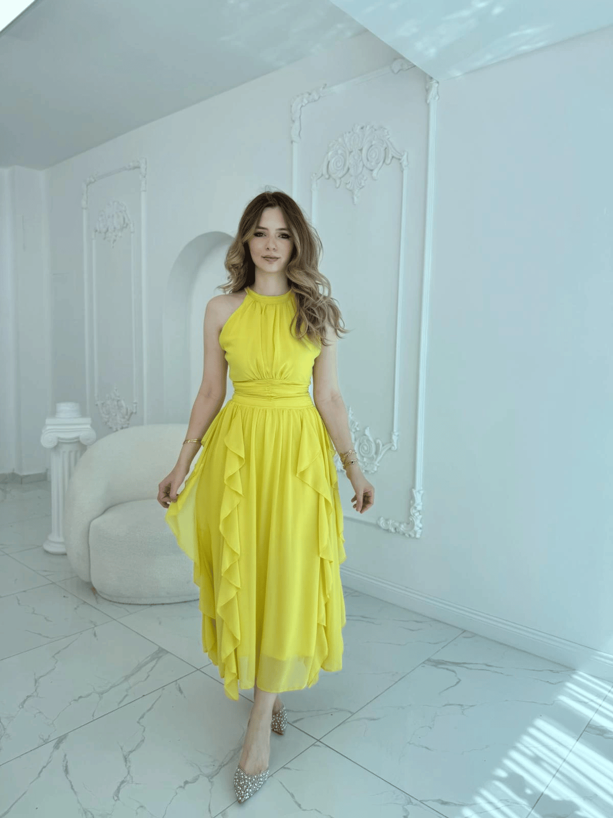 Önü Büzgülü Eteği Fırfırlı Sarı Şifon Elbise · 2