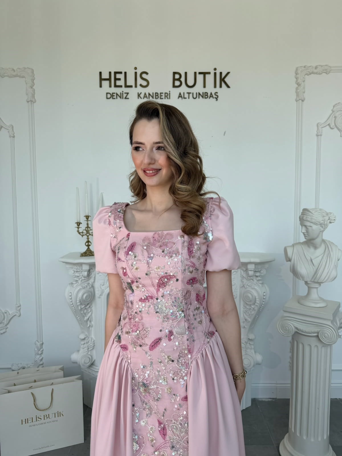 Prenses Kesim Kare Yaka Göz Alıcı Pullu Nakışlı Abiye Elbise - Pembe