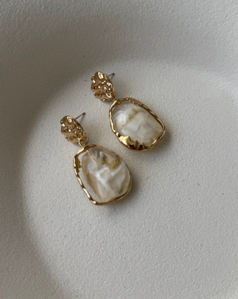 Sedef Taşlı Gold Sallantılı Küpe